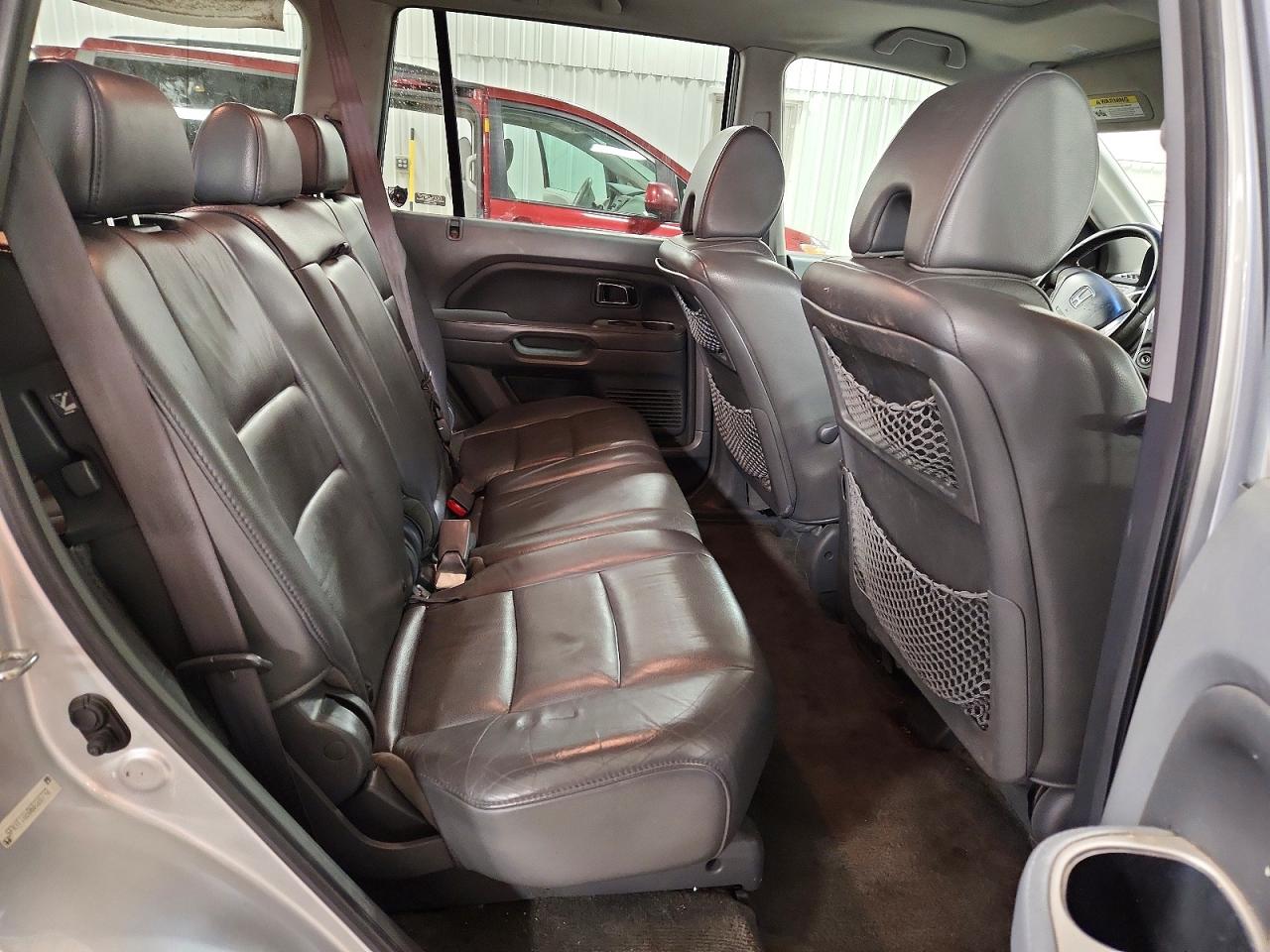 2006 Honda Pilot Silver vin: 5FNYF18606B020792