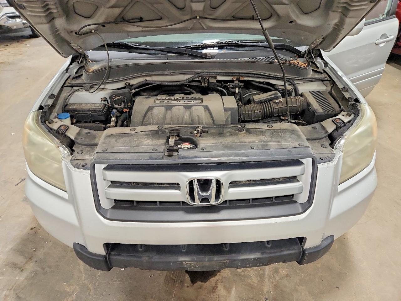 2006 Honda Pilot Silver vin: 5FNYF18606B020792
