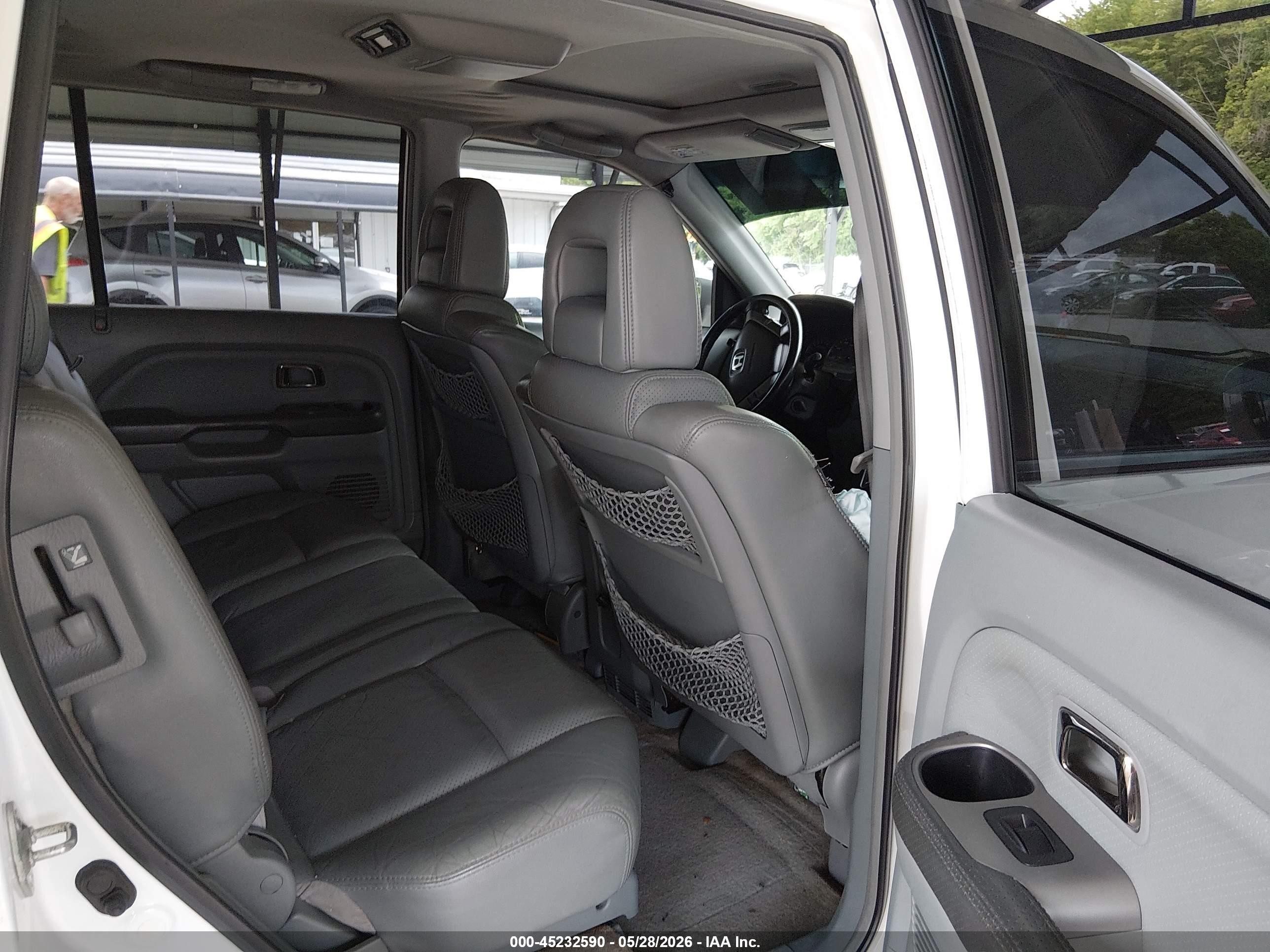 2005 Honda Pilot Ex-l White vin: 5FNYF18625B035003