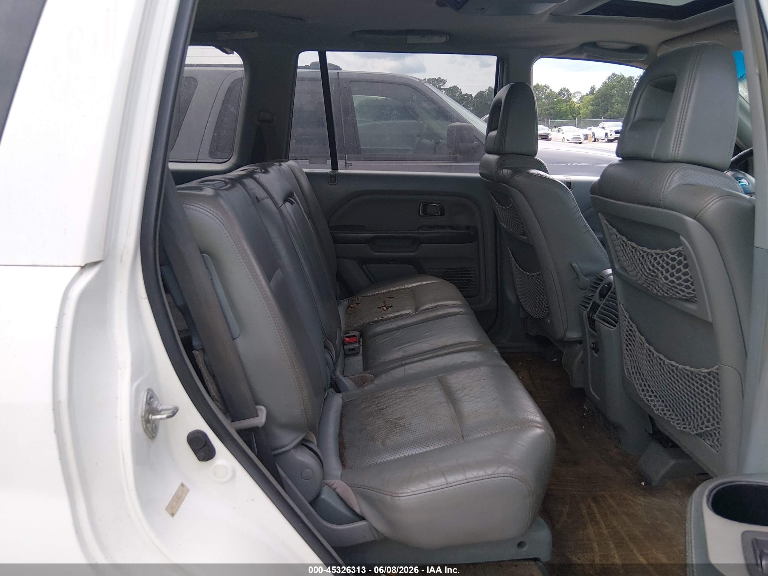 2005 Honda Pilot Ex-l White vin: 5FNYF18625B067045