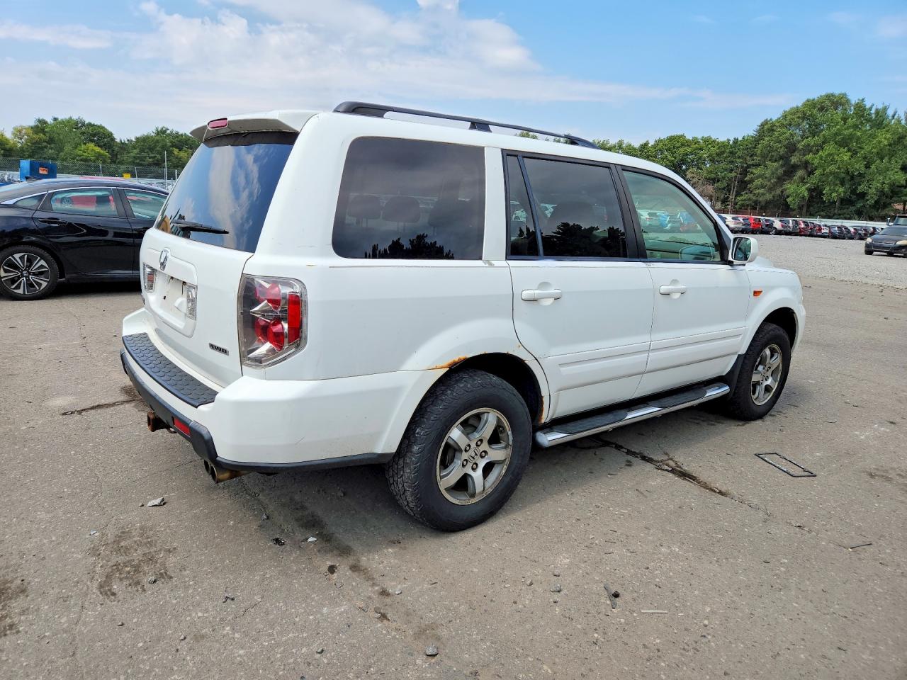 2007 Honda Pilot White vin: 5FNYF18797B014838