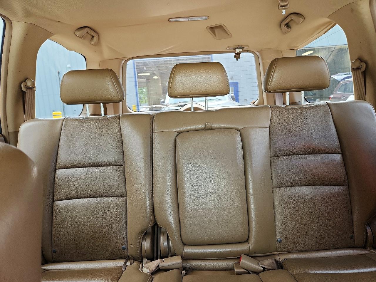 2007 Honda Pilot White vin: 5FNYF18797B014838