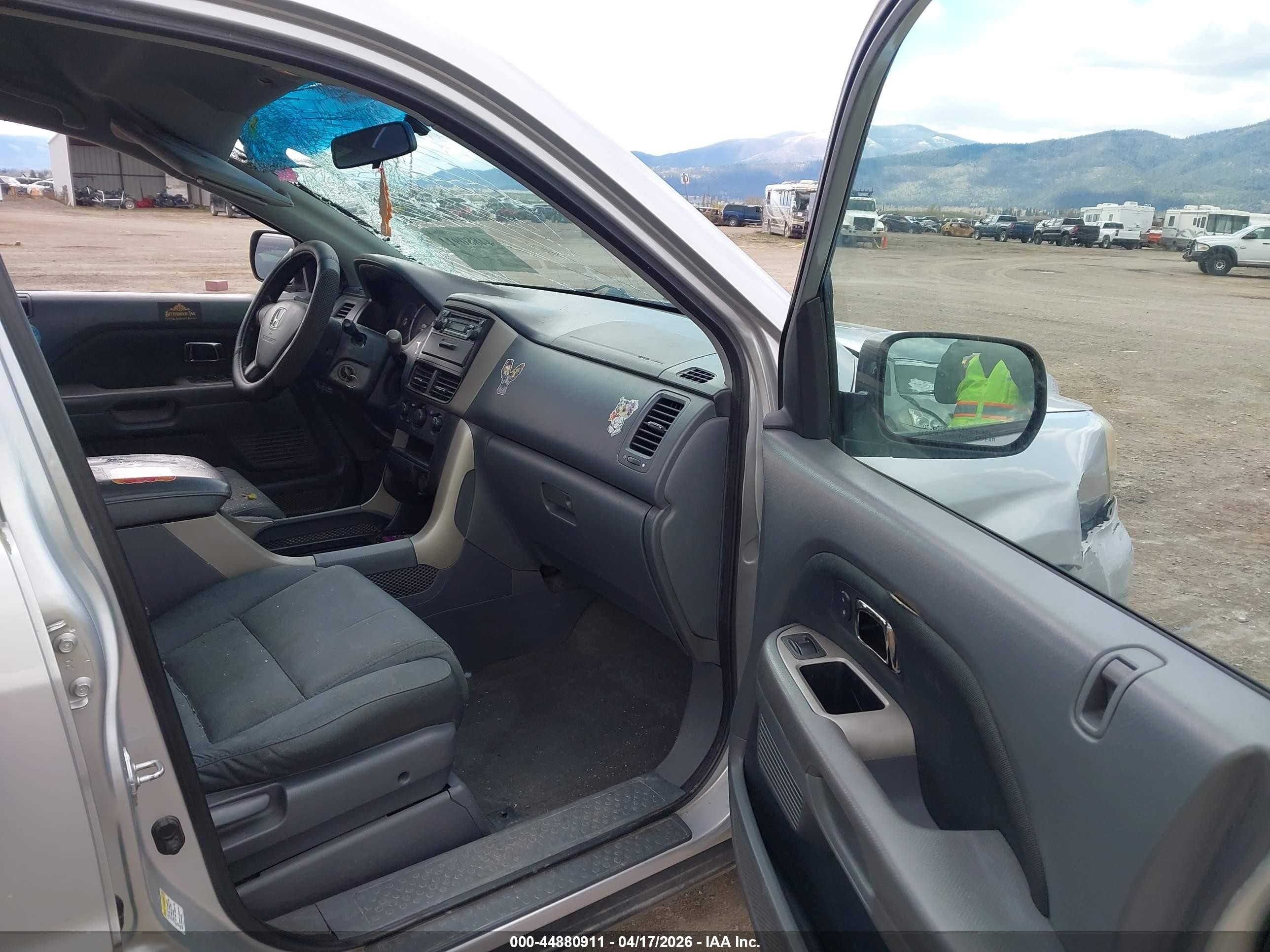2007 Honda Pilot Lx Silver vin: 5FNYF28107B003308