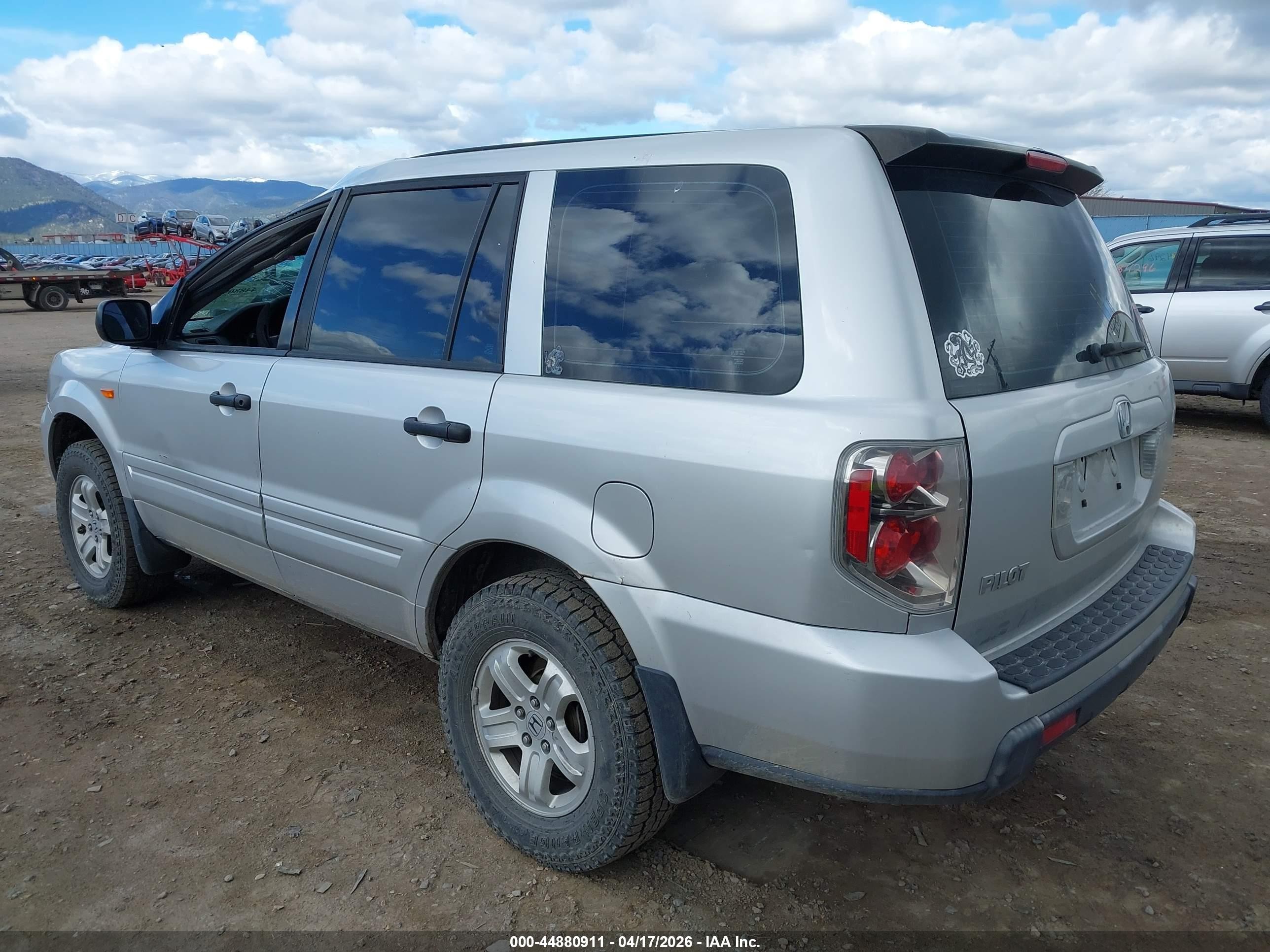 2007 Honda Pilot Lx Silver vin: 5FNYF28107B003308