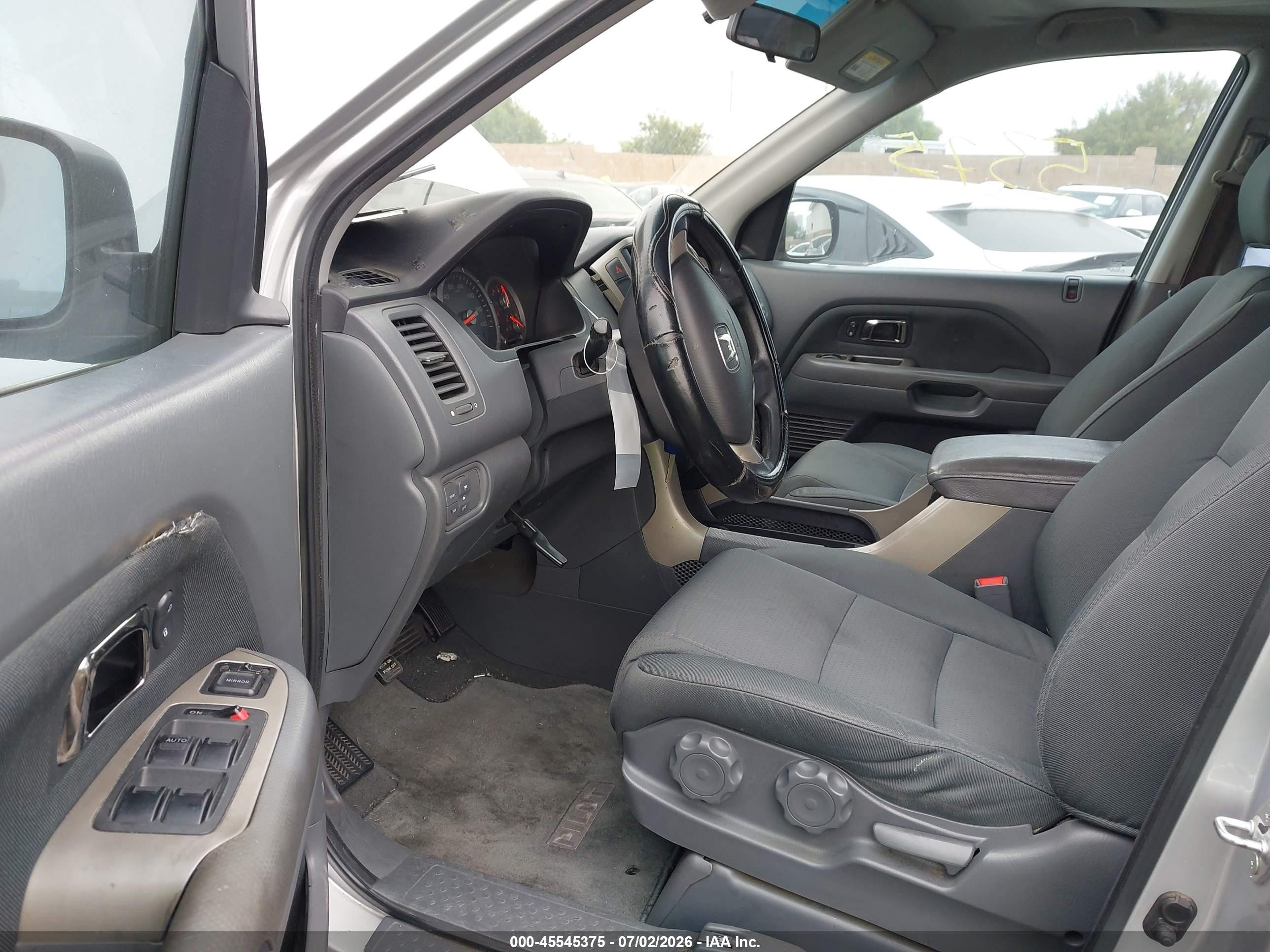2007 Honda Pilot Lx Silver vin: 5FNYF28107B045137