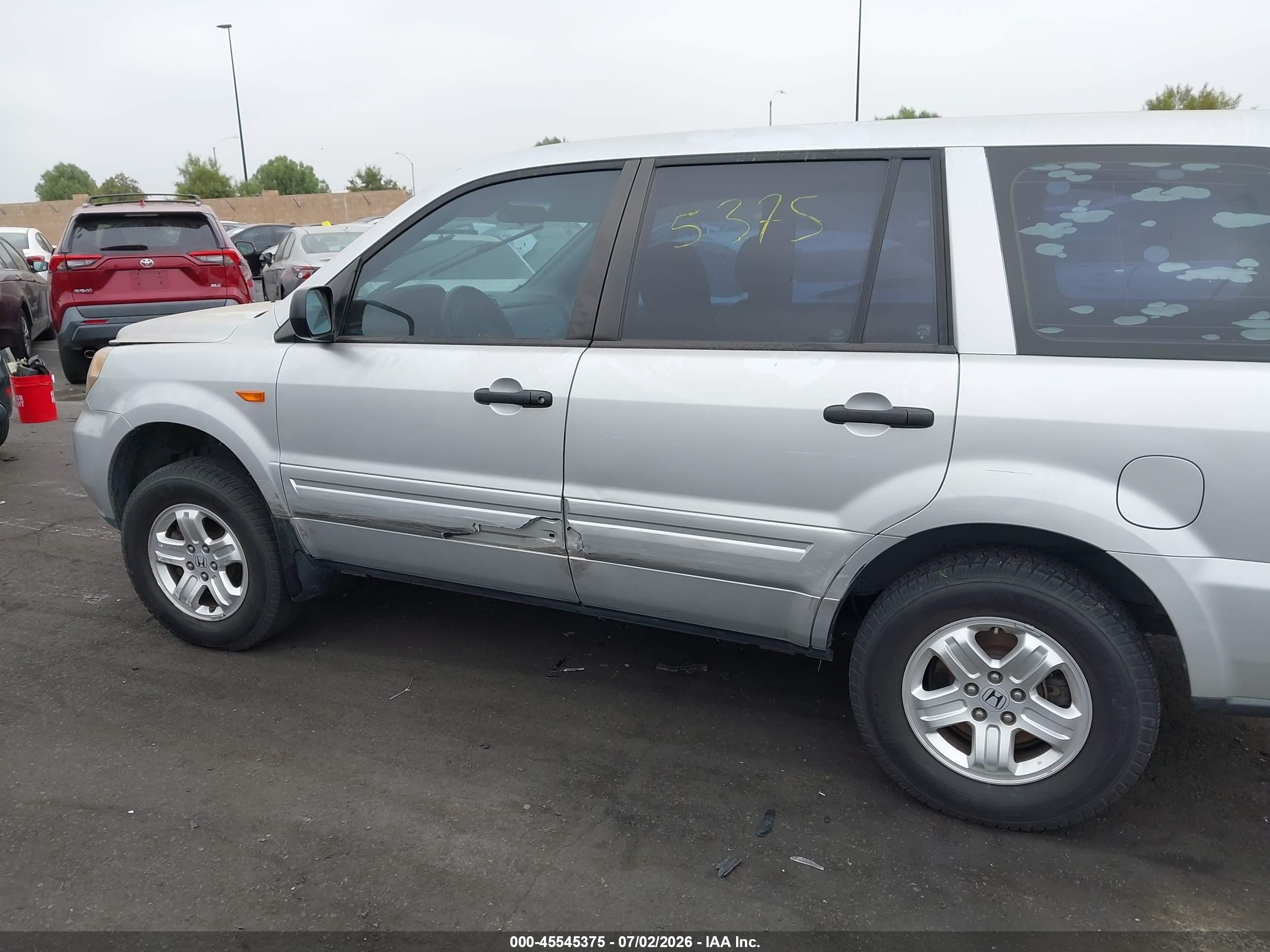 2007 Honda Pilot Lx Silver vin: 5FNYF28107B045137