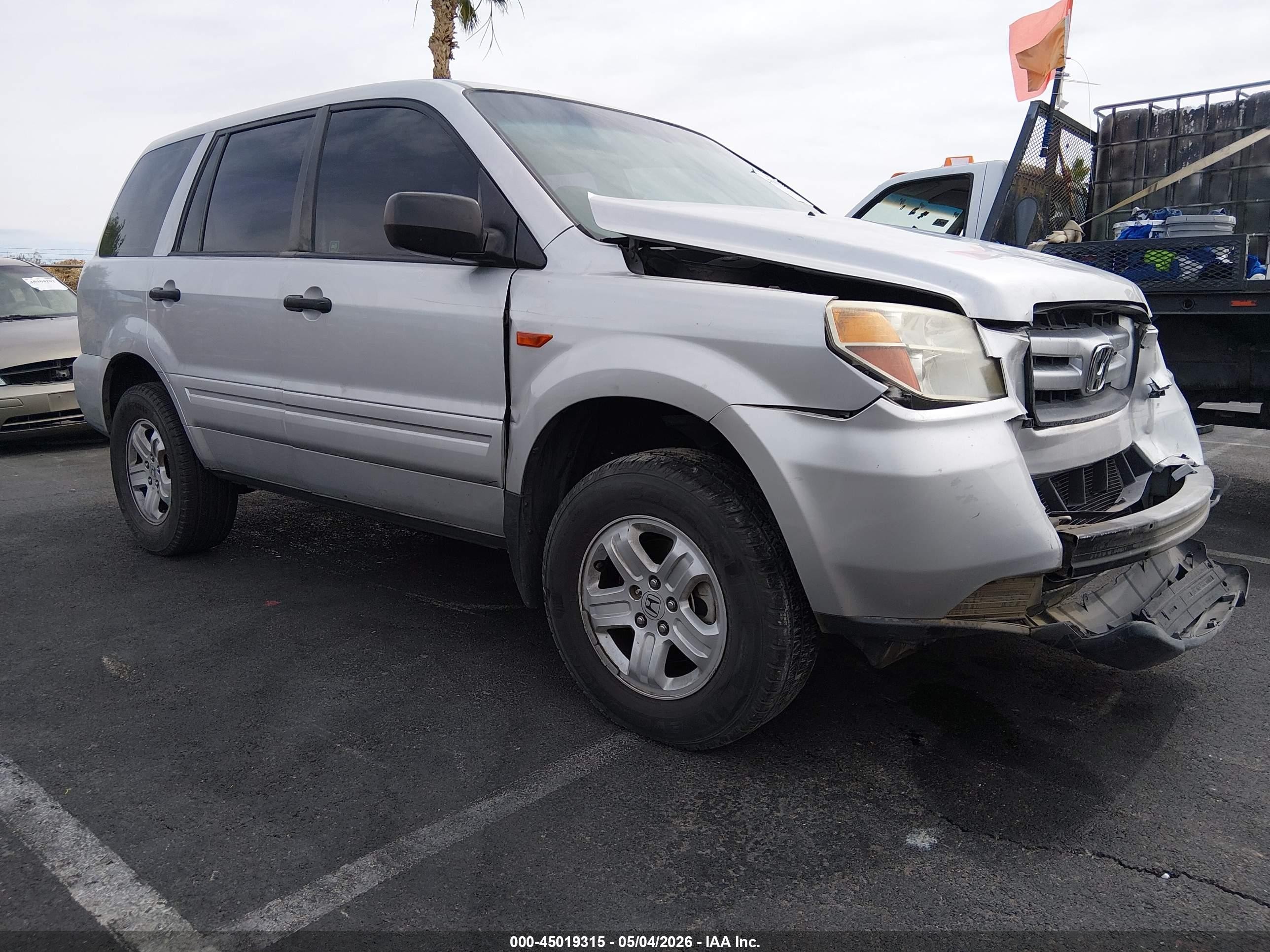 2007 Honda Pilot Lx Silver vin: 5FNYF28117B014057