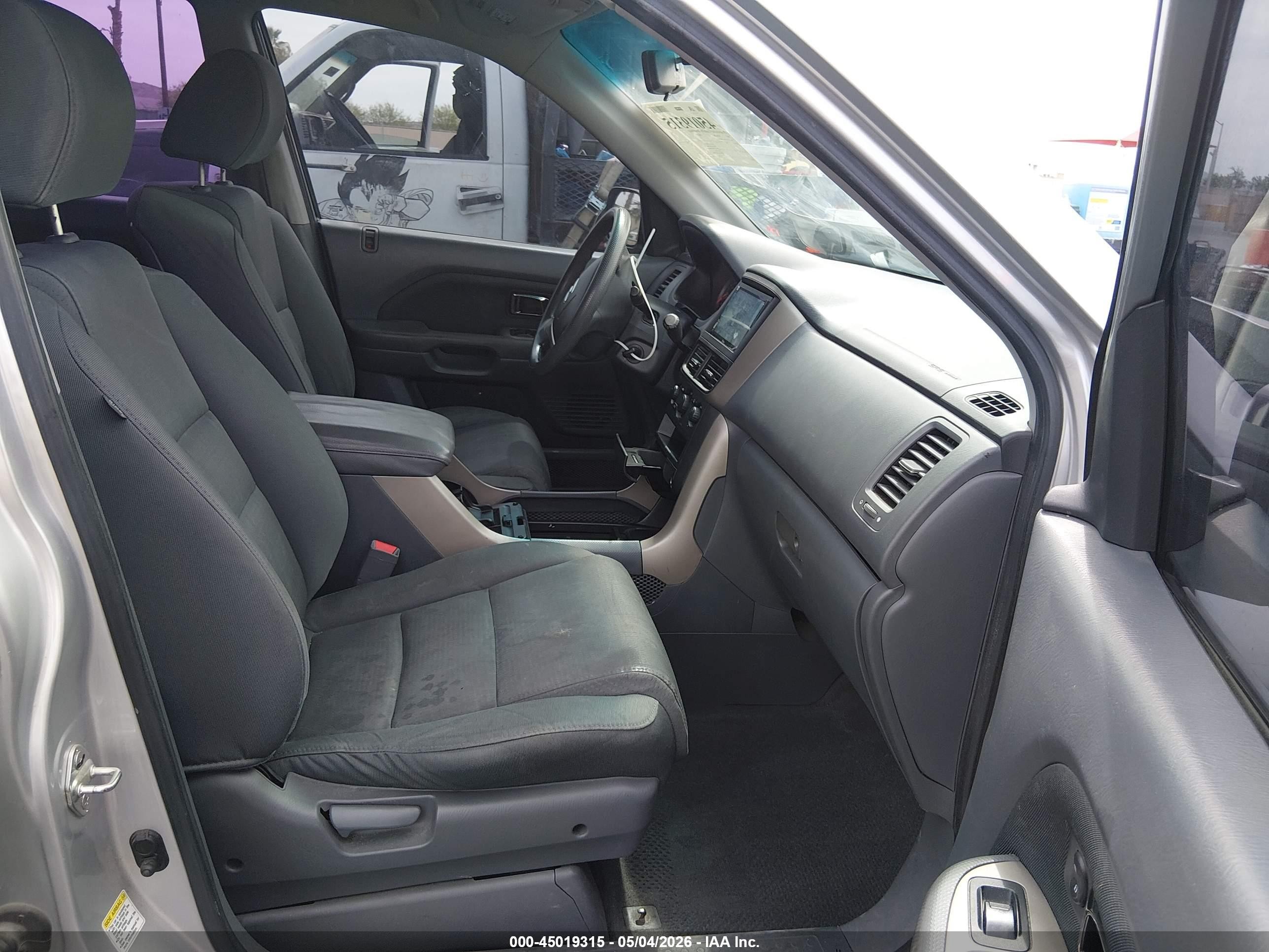 2007 Honda Pilot Lx Silver vin: 5FNYF28117B014057