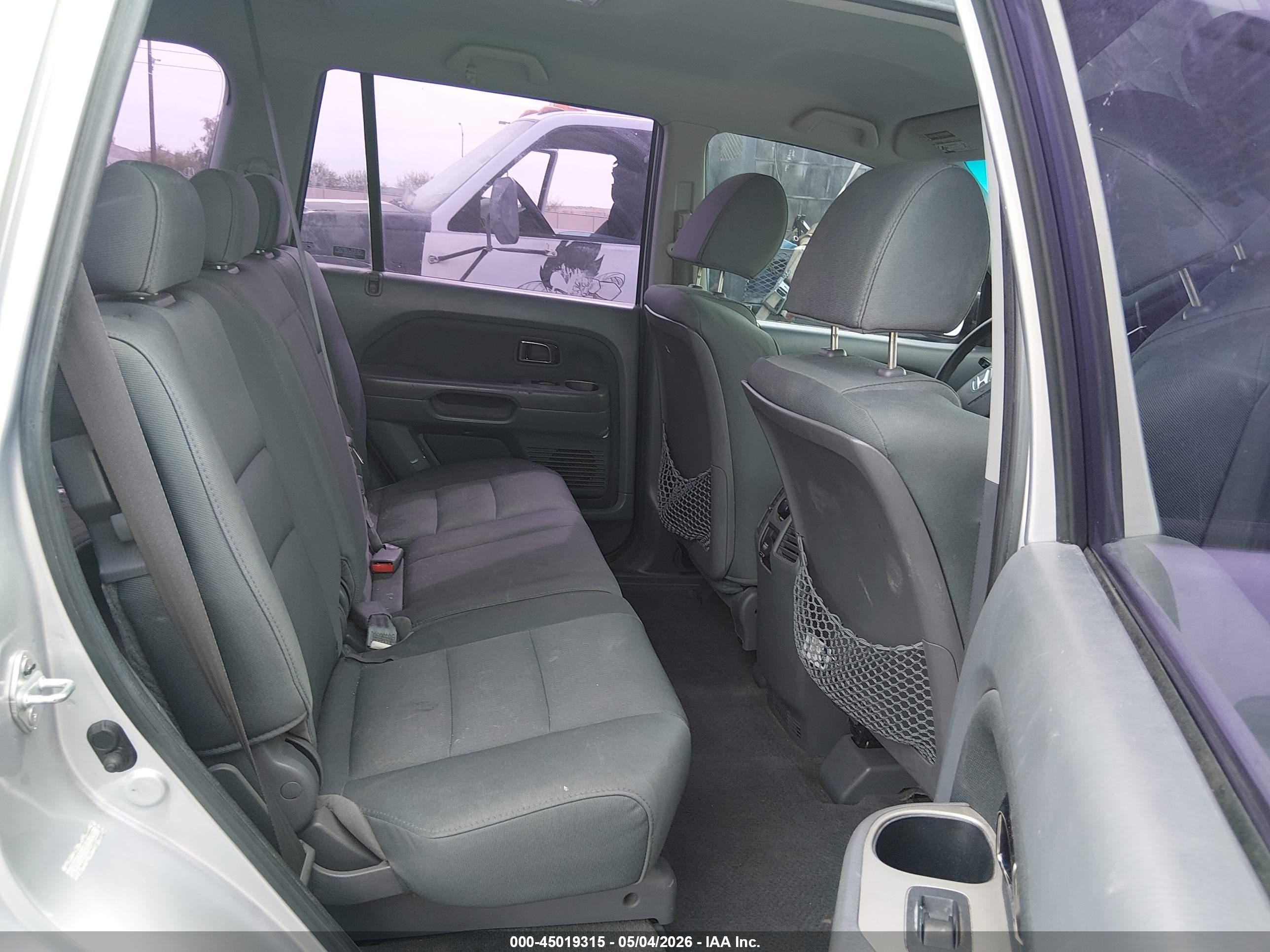 2007 Honda Pilot Lx Silver vin: 5FNYF28117B014057