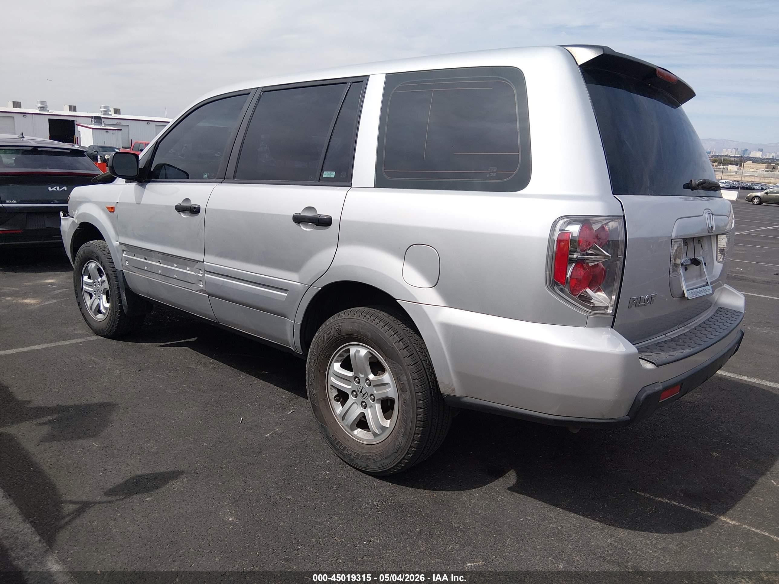 2007 Honda Pilot Lx Silver vin: 5FNYF28117B014057