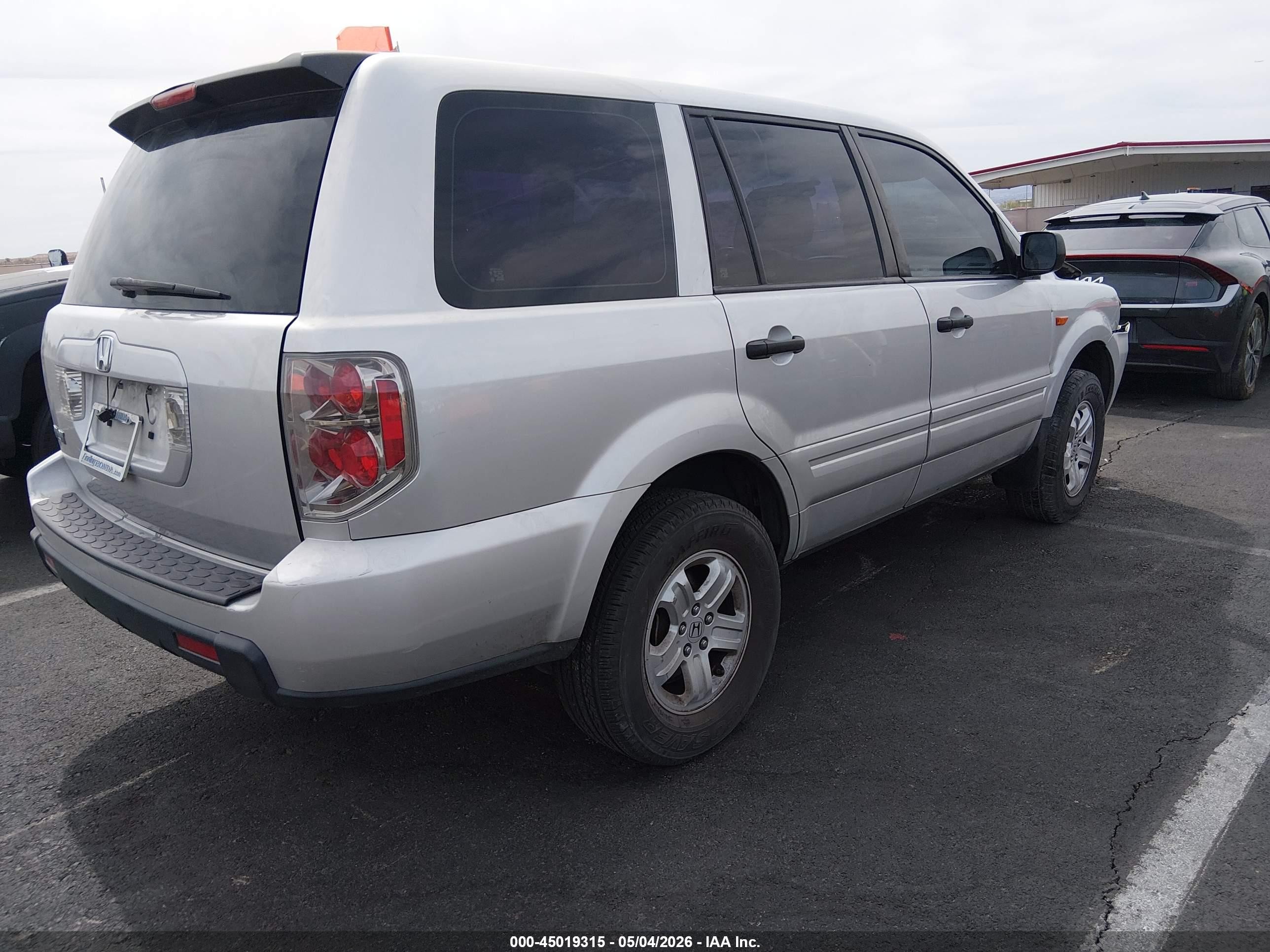 2007 Honda Pilot Lx Silver vin: 5FNYF28117B014057