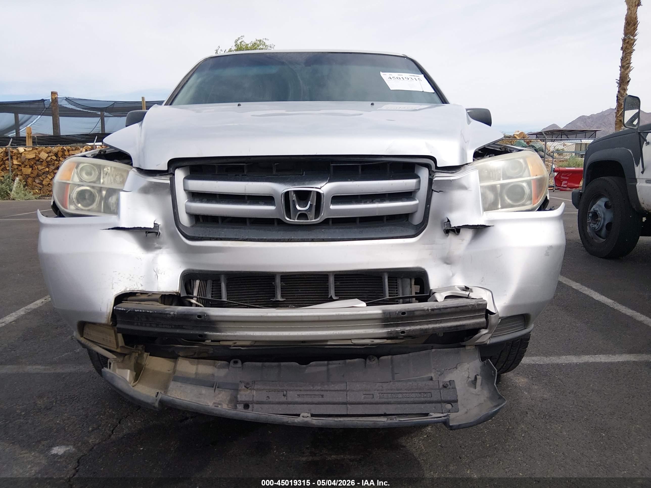 2007 Honda Pilot Lx Silver vin: 5FNYF28117B014057
