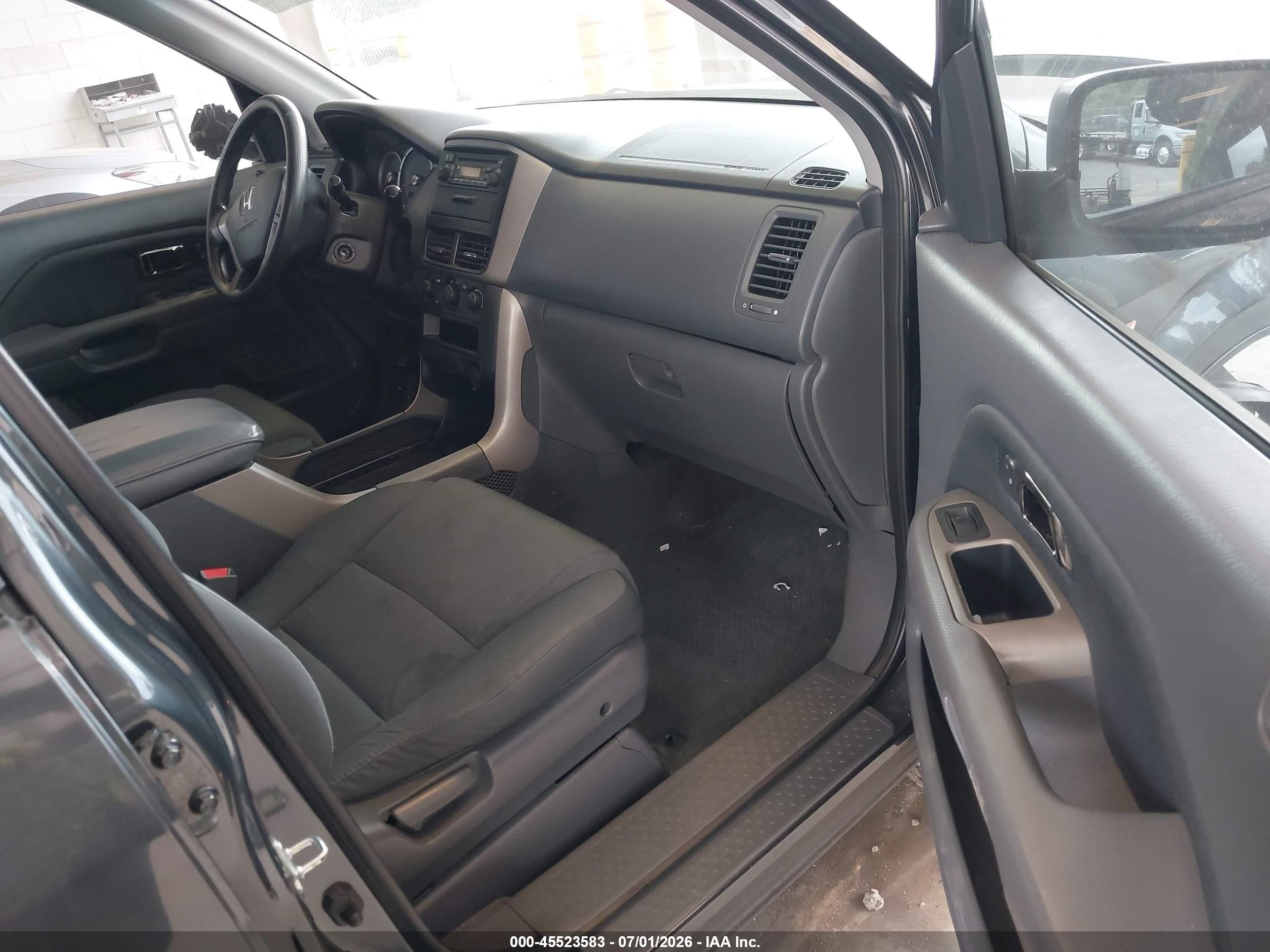 2006 Honda Pilot Lx Gray vin: 5FNYF28126B035353