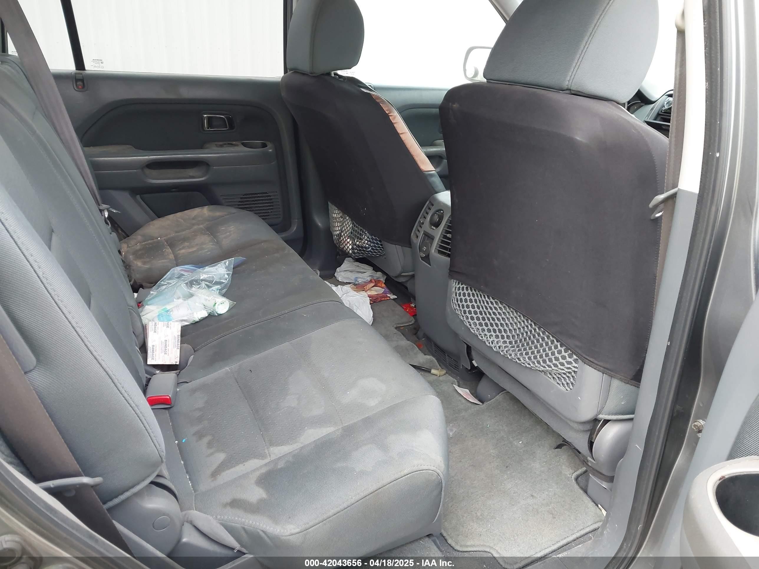 2007 Honda Pilot Lx Gray vin: 5FNYF28137B016831