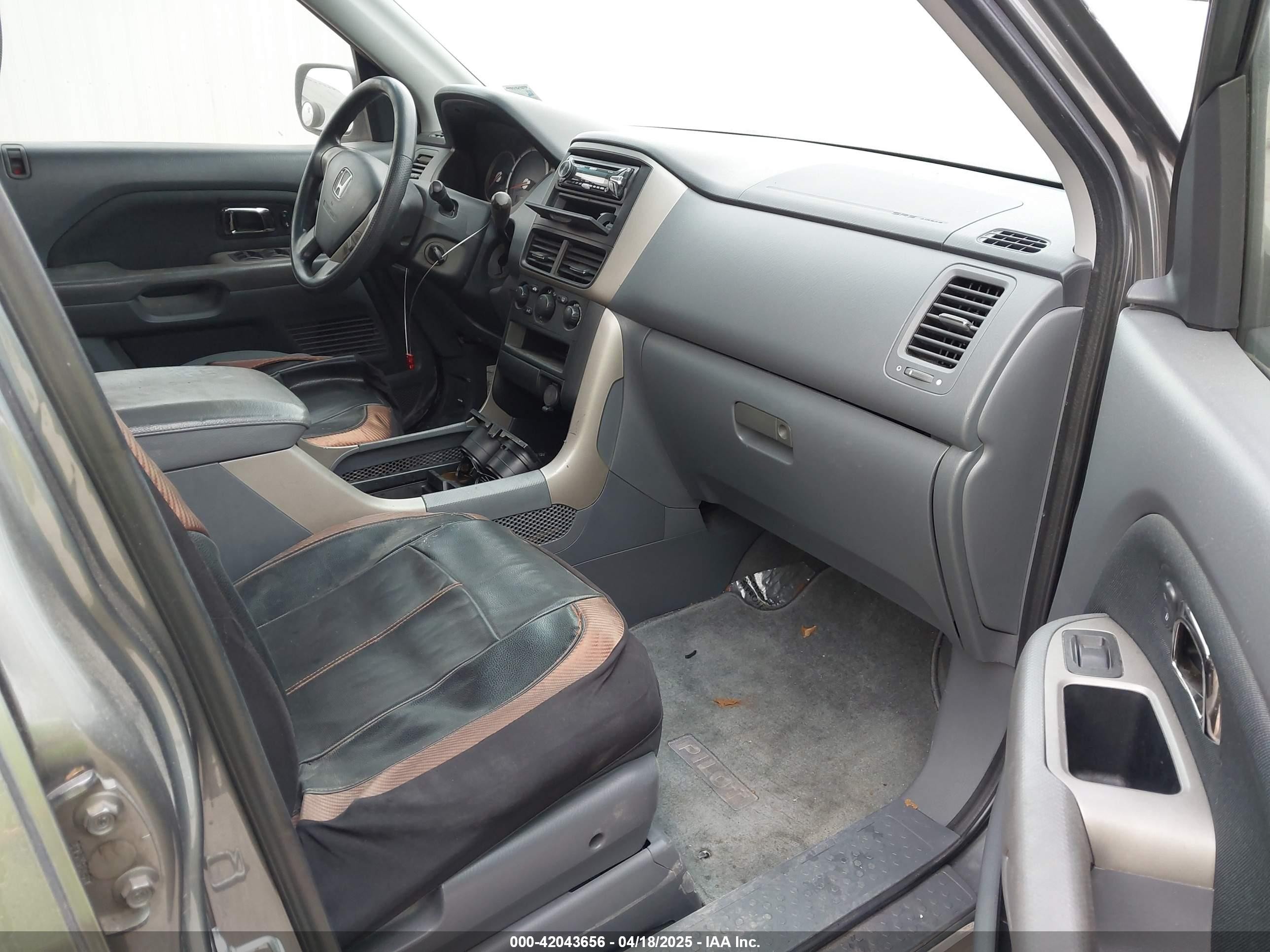 2007 Honda Pilot Lx Gray vin: 5FNYF28137B016831