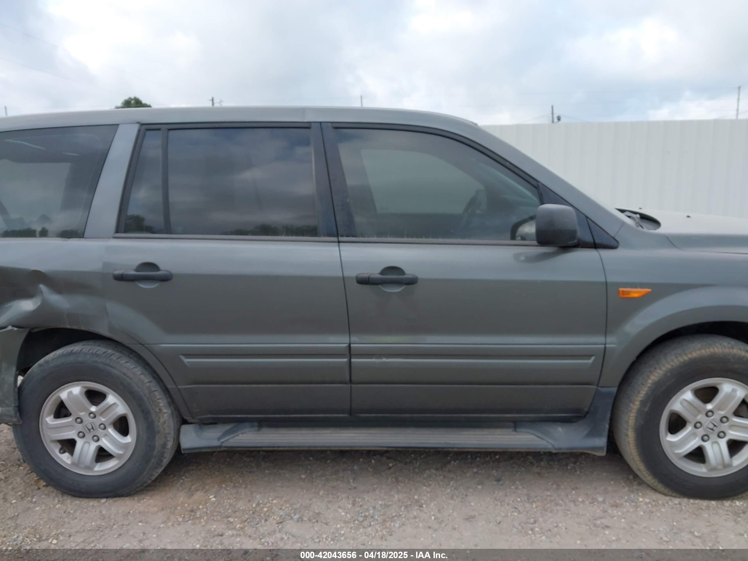 2007 Honda Pilot Lx Gray vin: 5FNYF28137B016831