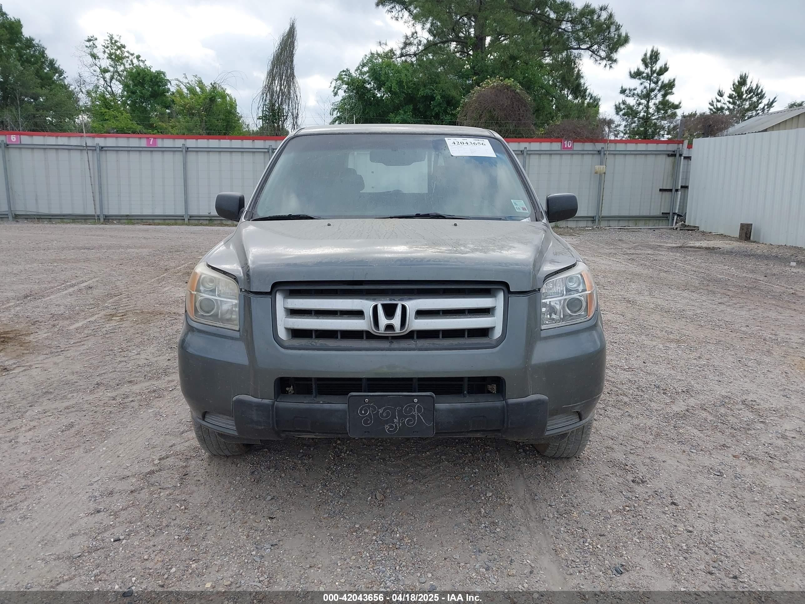 2007 Honda Pilot Lx Gray vin: 5FNYF28137B016831