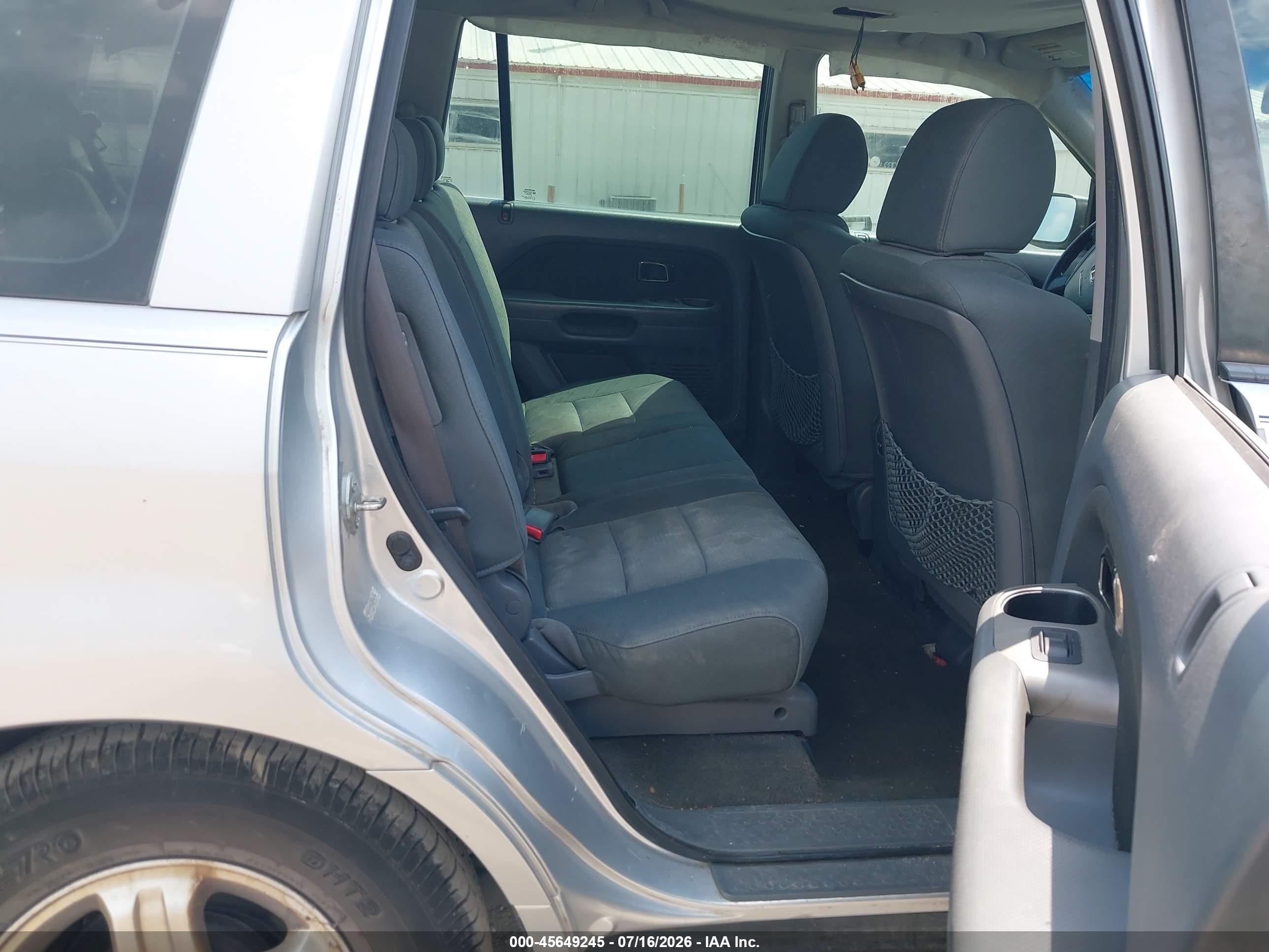 2007 Honda Pilot Lx Silver vin: 5FNYF28167B046146