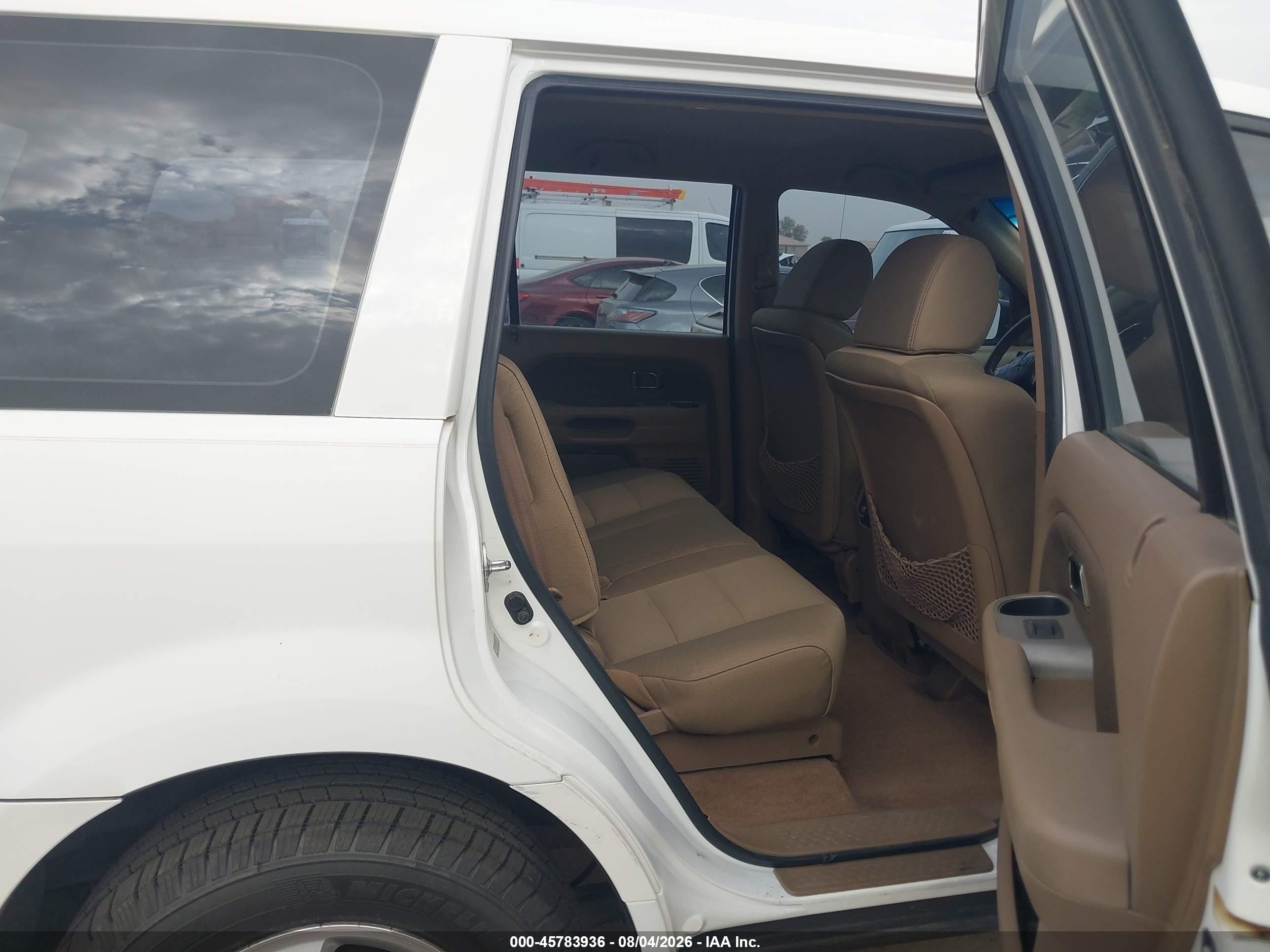 2007 Honda Pilot Lx Белый vin: 5FNYF28177B009221
