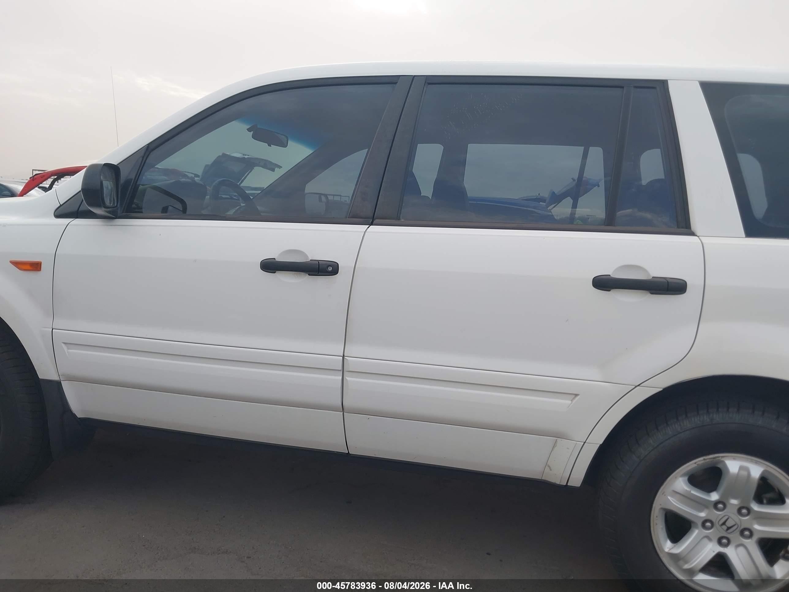 2007 Honda Pilot Lx Белый vin: 5FNYF28177B009221