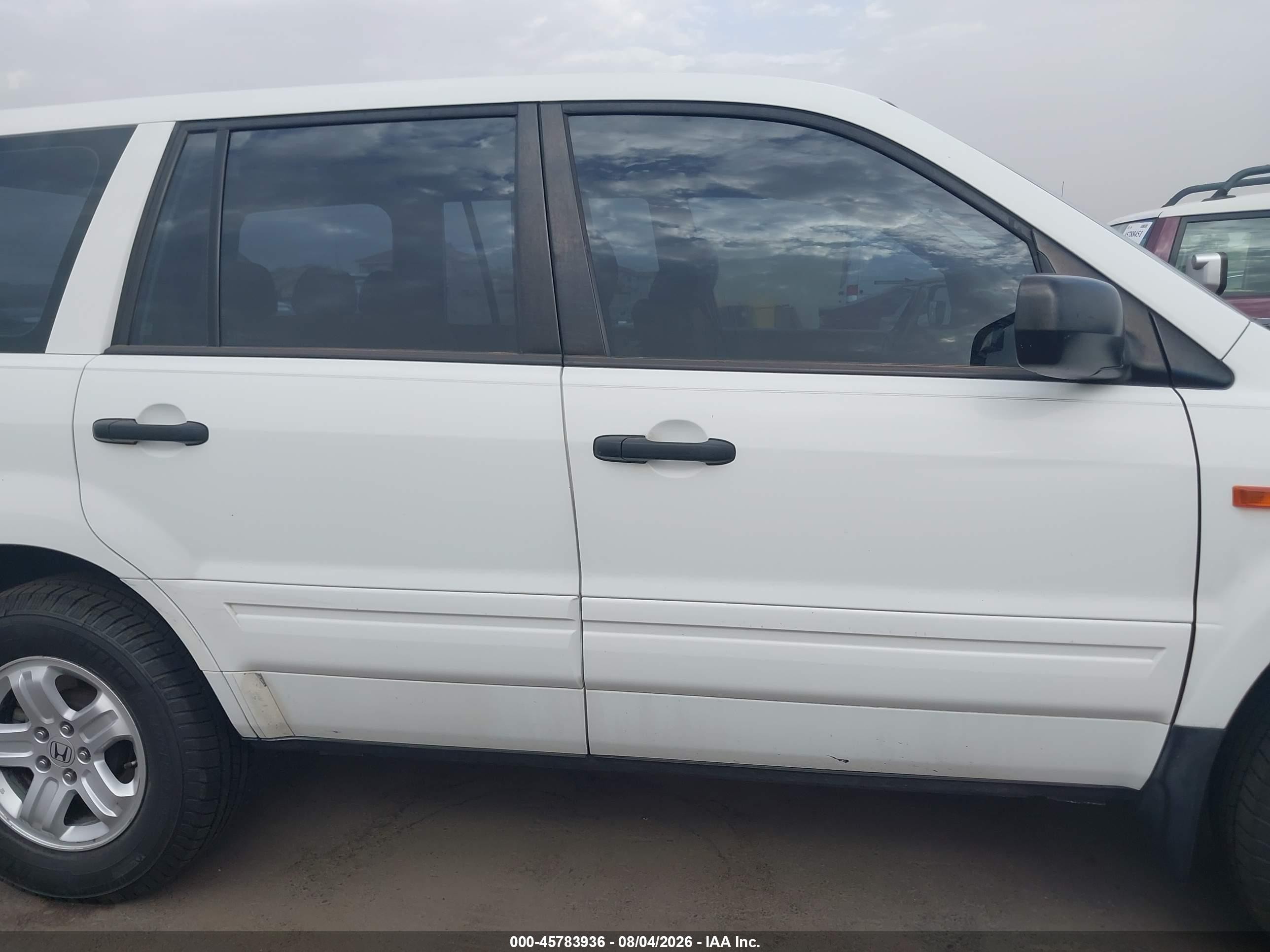 2007 Honda Pilot Lx Белый vin: 5FNYF28177B009221