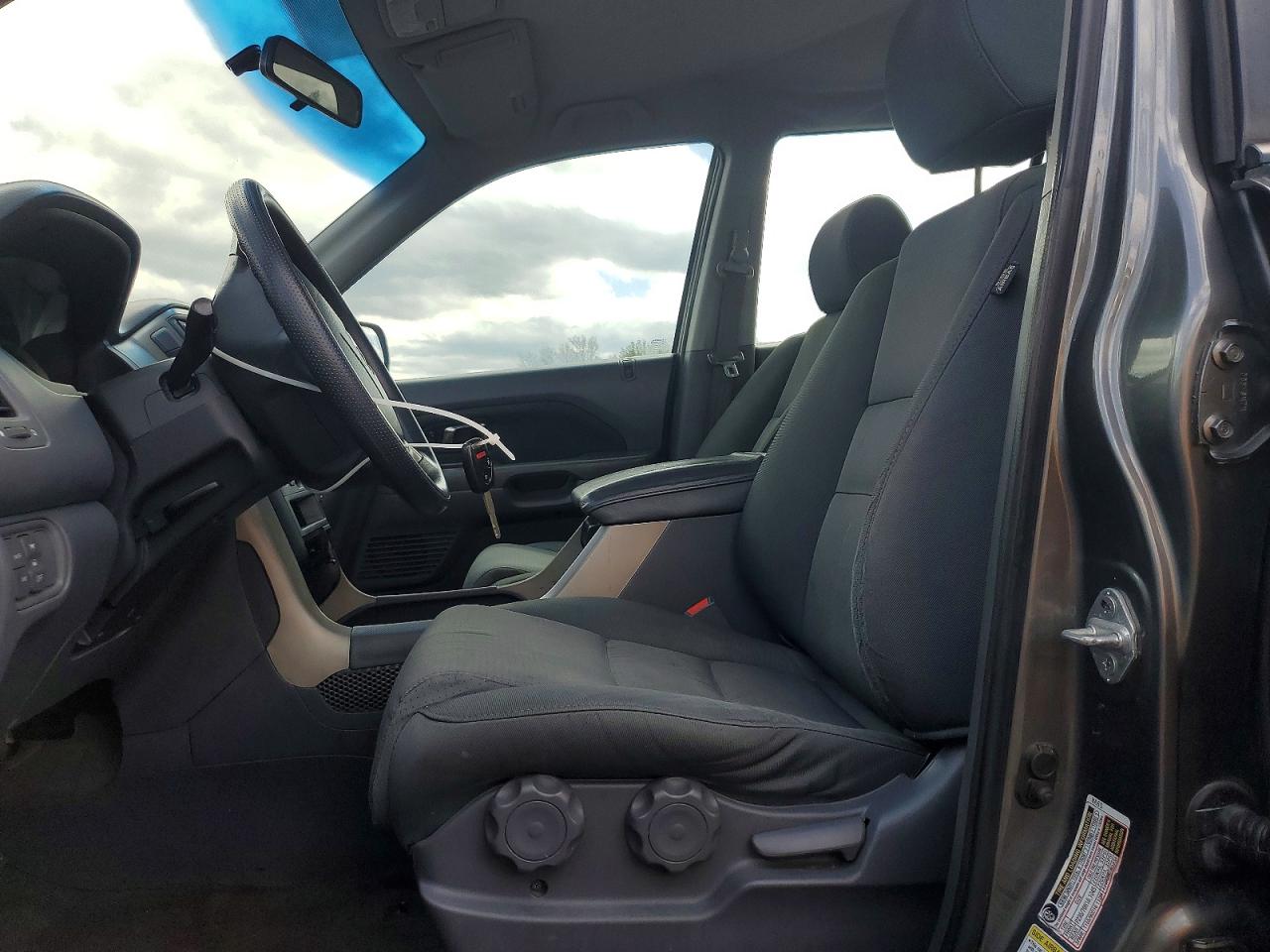 2007 Honda Pilot Lx Серебряный vin: 5FNYF281X7B042679