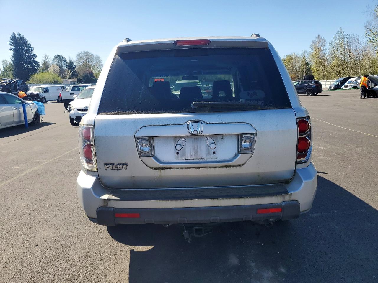 2006 Honda Pilot Silver vin: 5FNYF28526B037896