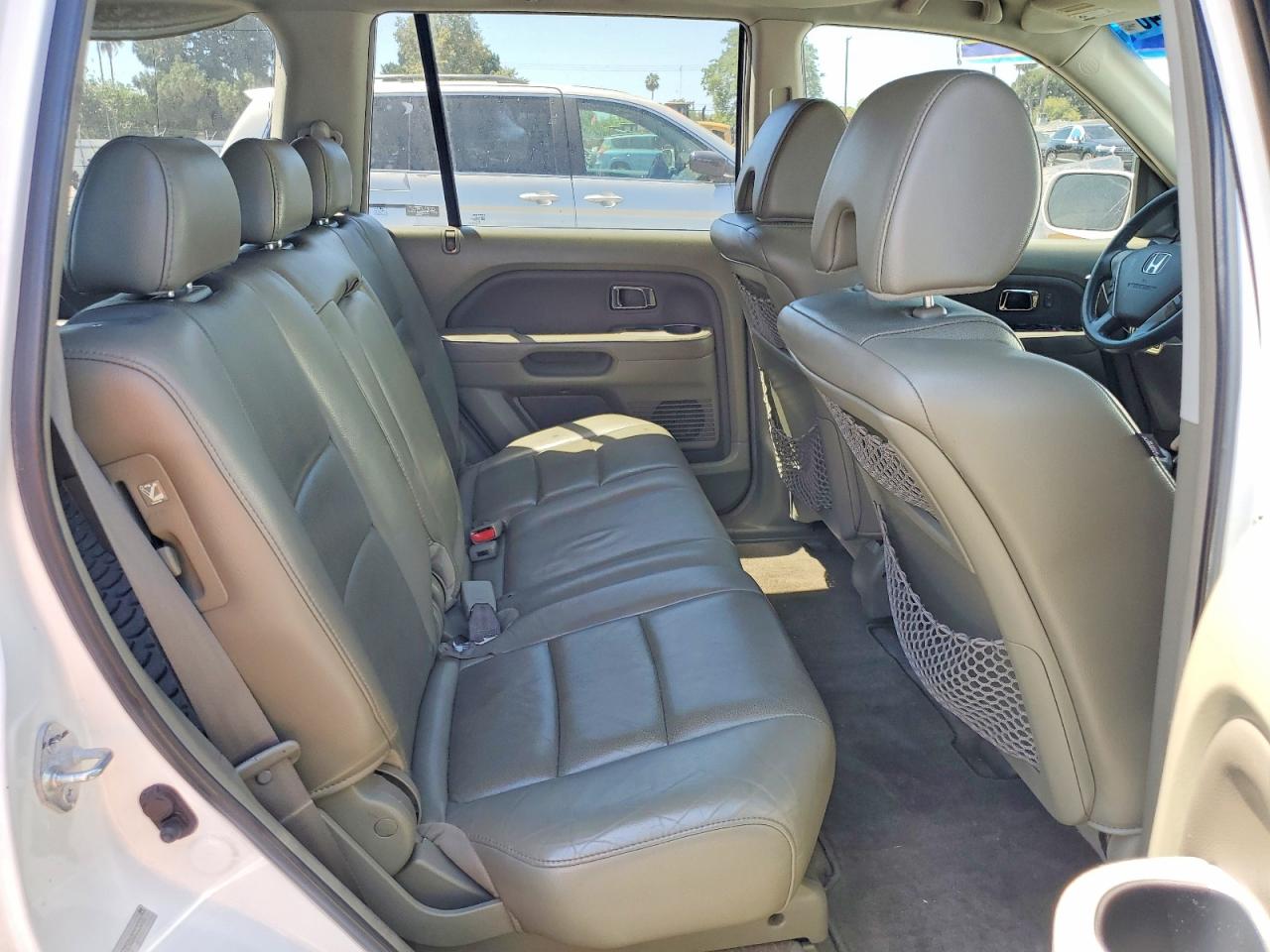 2006 Honda Pilot Ex White vin: 5FNYF28586B013005