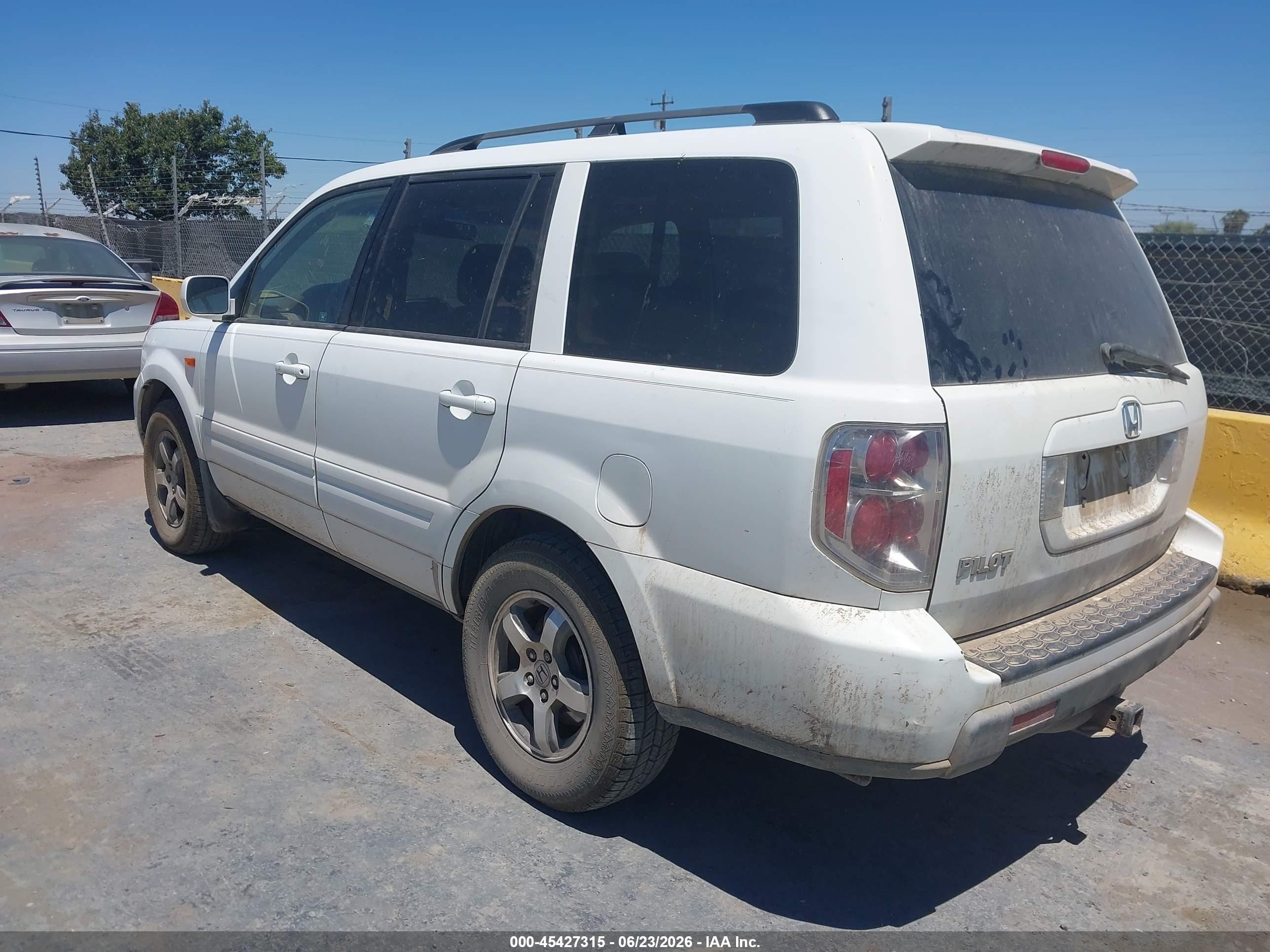 2008 Honda Pilot Ex-l White vin: 5FNYF28668B024242