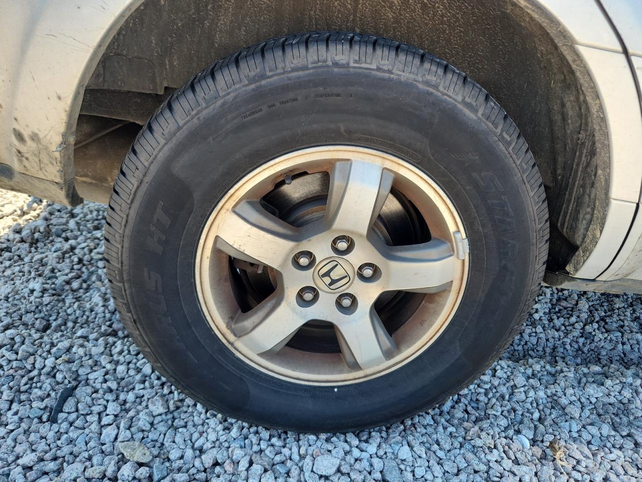 2006 Honda Pilot Ex Silver vin: 5FNYF28746B035195 Damage: Right Rear Wheel, Curb Rash, 2 To 3 Inches