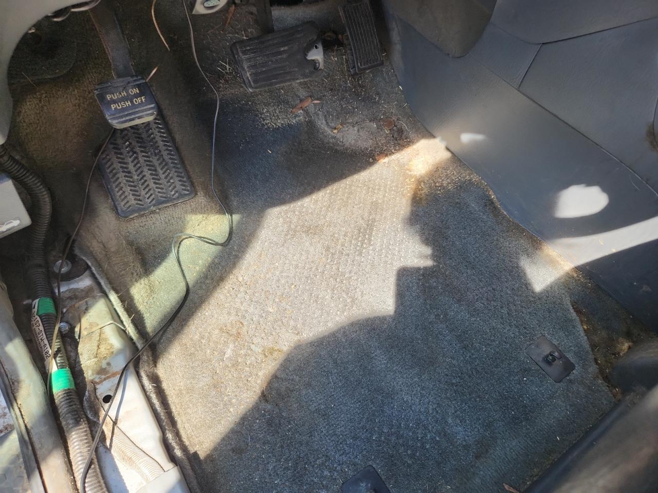 2006 Honda Pilot Ex Silver vin: 5FNYF28746B035195 Damage: Sill Plates - Front Left, Missing, Replacement Required