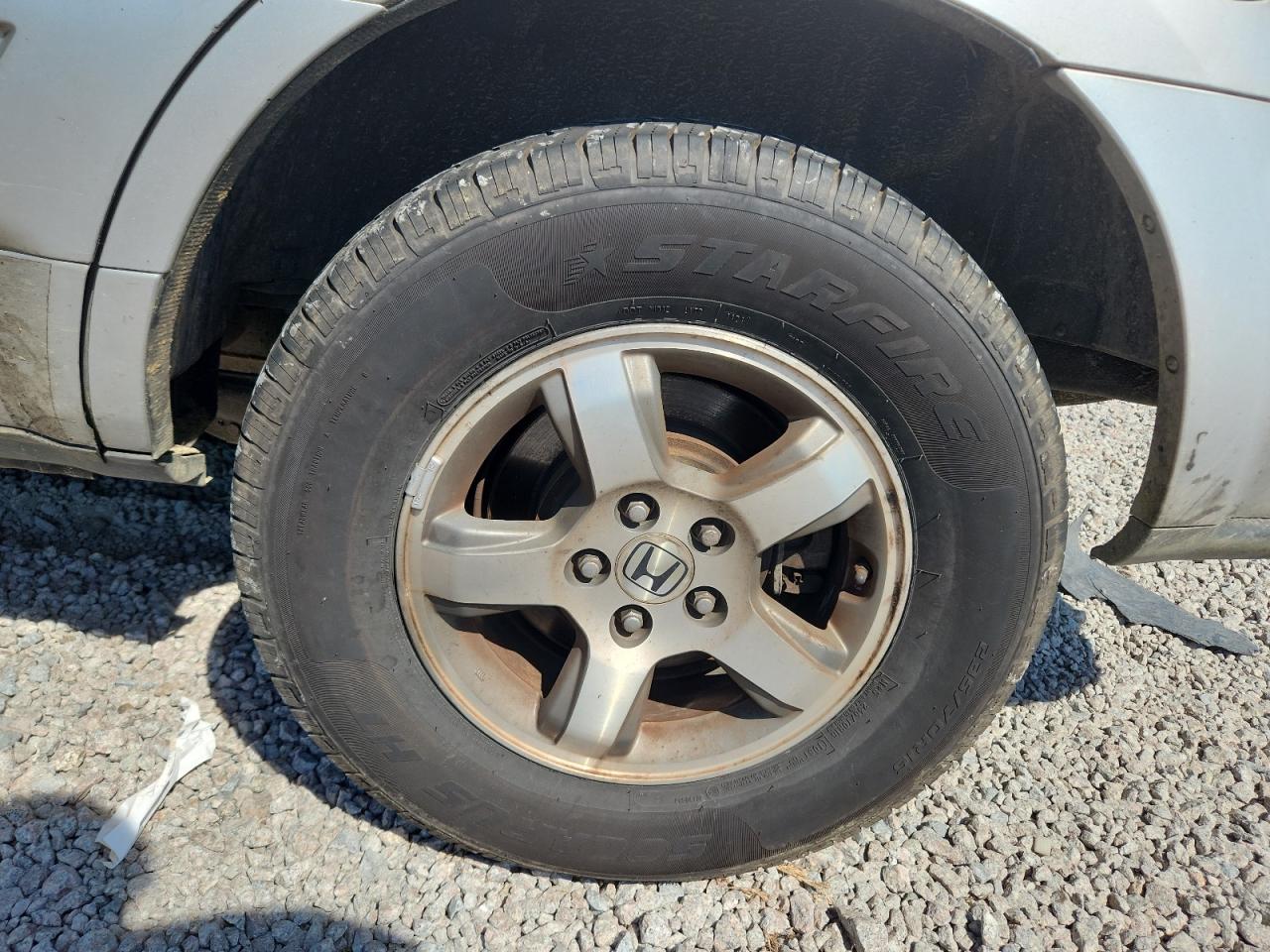 2006 Honda Pilot Ex Silver vin: 5FNYF28746B035195 Damage: Left Rear Wheel, Curb Rash, 1 To 2 Inches