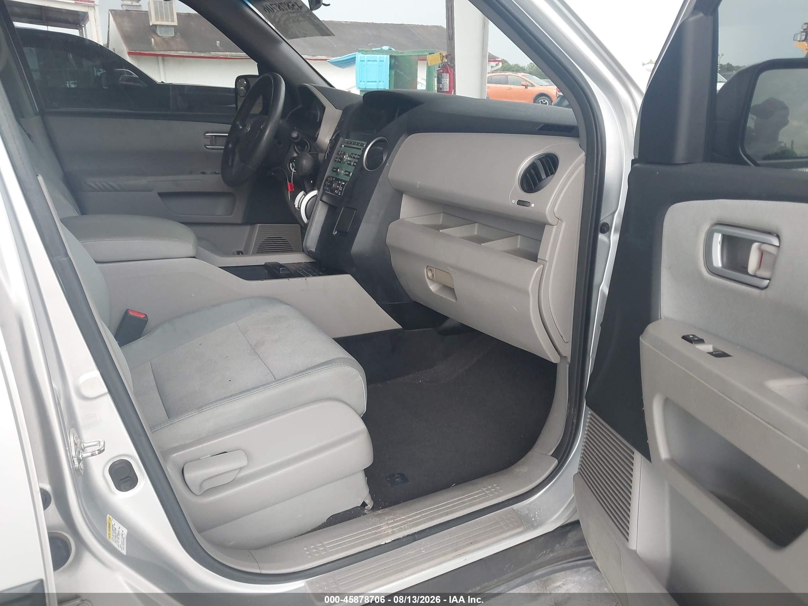 2009 Honda Pilot Lx Gray vin: 5FNYF382X9B025270