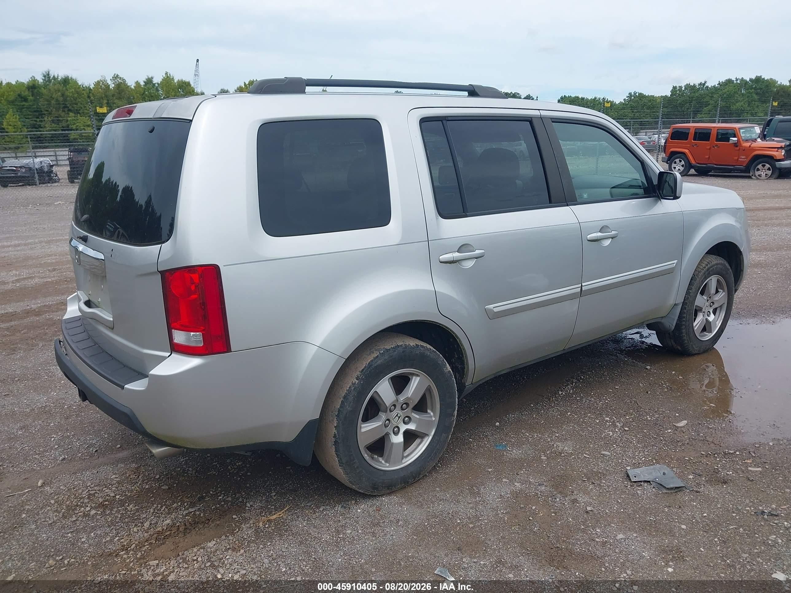 2009 Honda Pilot Ex Silver vin: 5FNYF384X9B008440