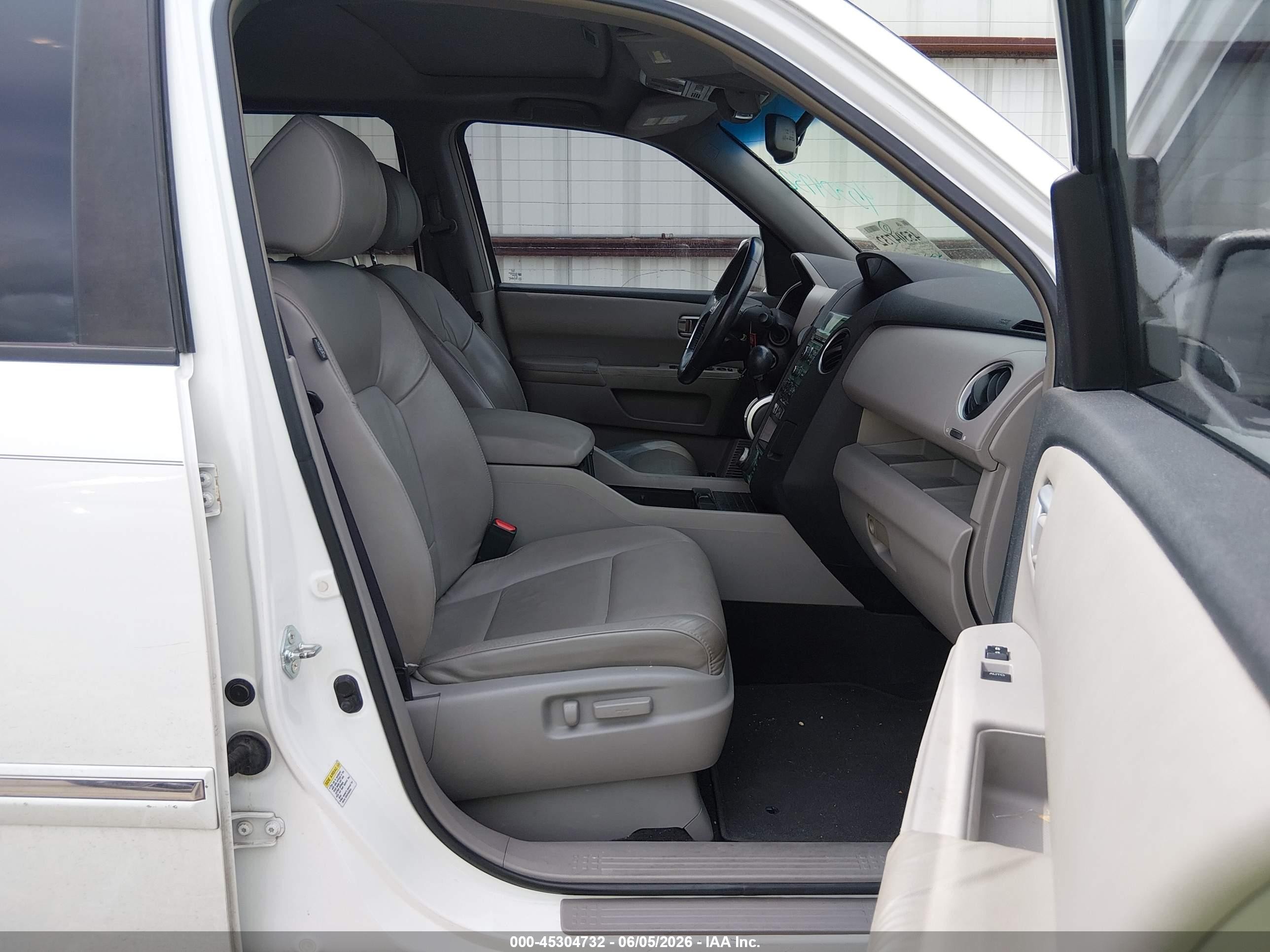 2009 Honda Pilot Touring White vin: 5FNYF38859B022782