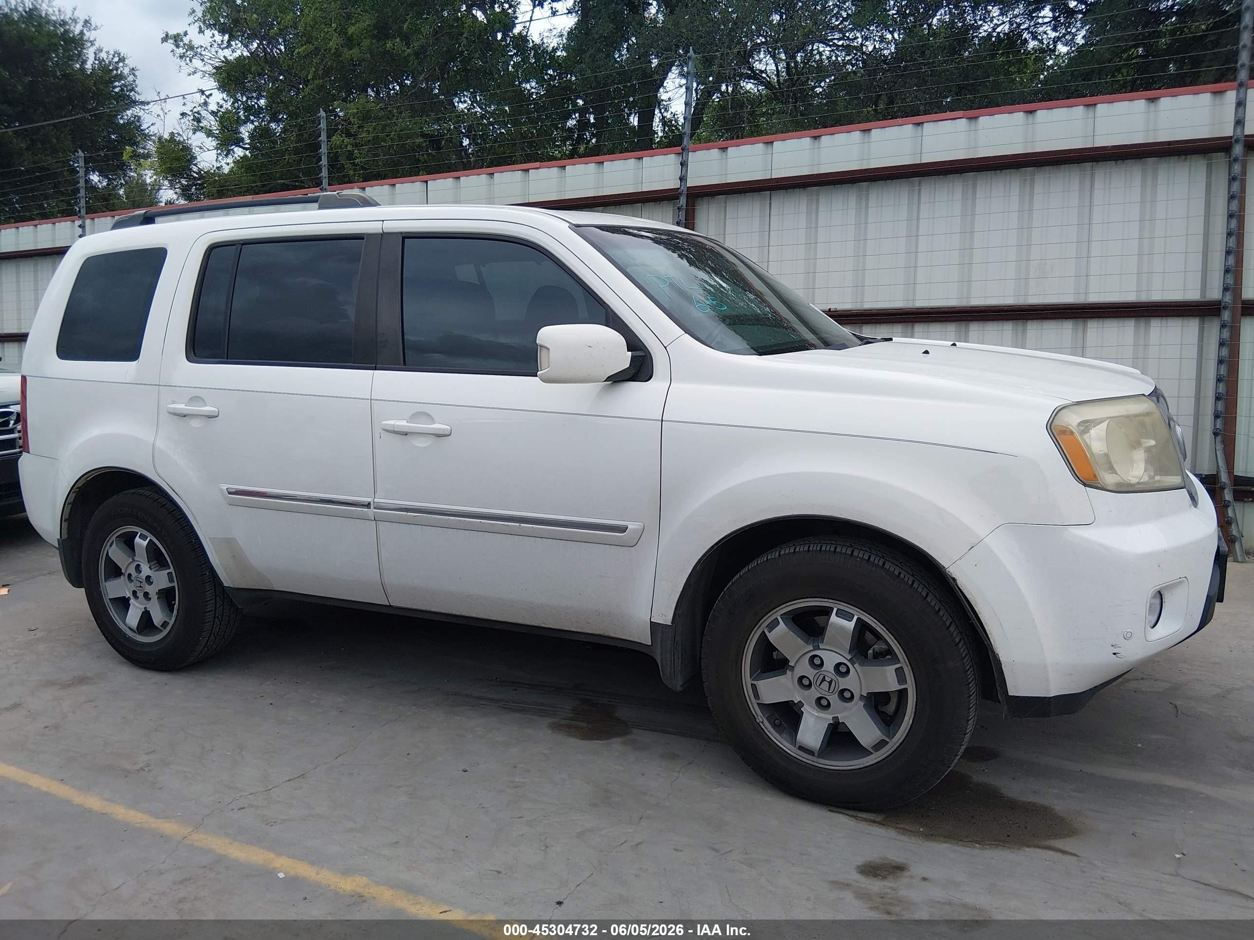 2009 Honda Pilot Touring White vin: 5FNYF38859B022782