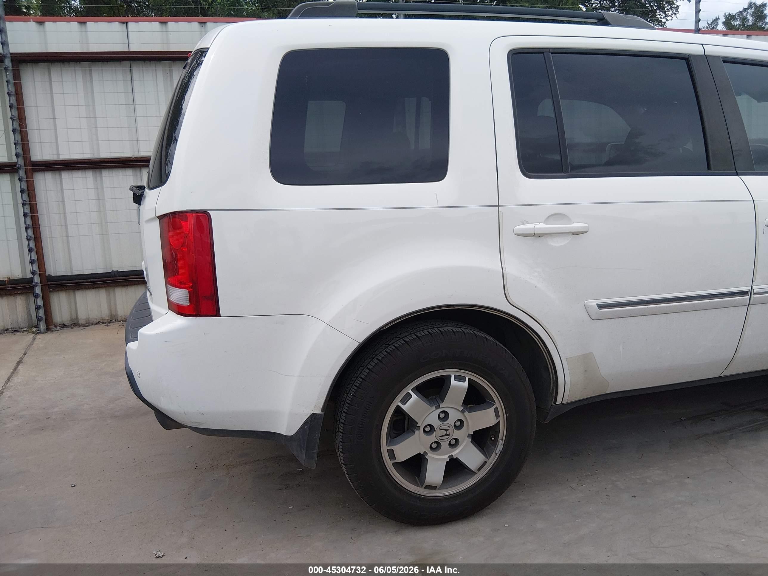 2009 Honda Pilot Touring White vin: 5FNYF38859B022782