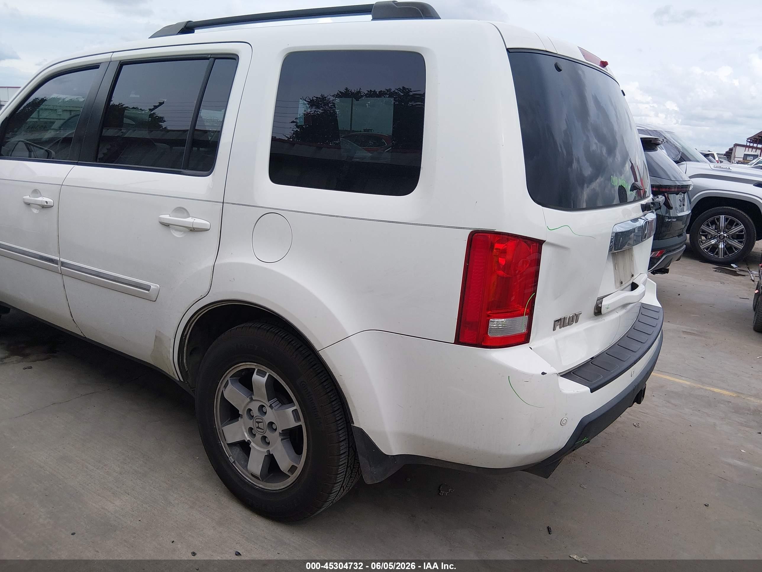 2009 Honda Pilot Touring White vin: 5FNYF38859B022782