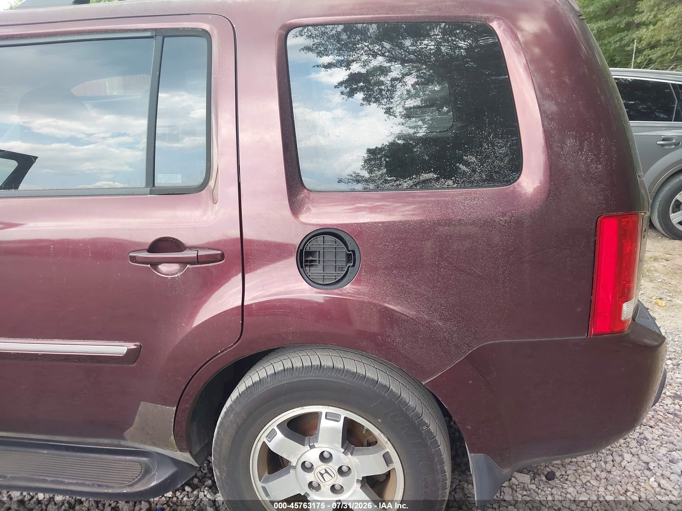 2009 Honda Pilot Touring Red vin: 5FNYF38869B011595