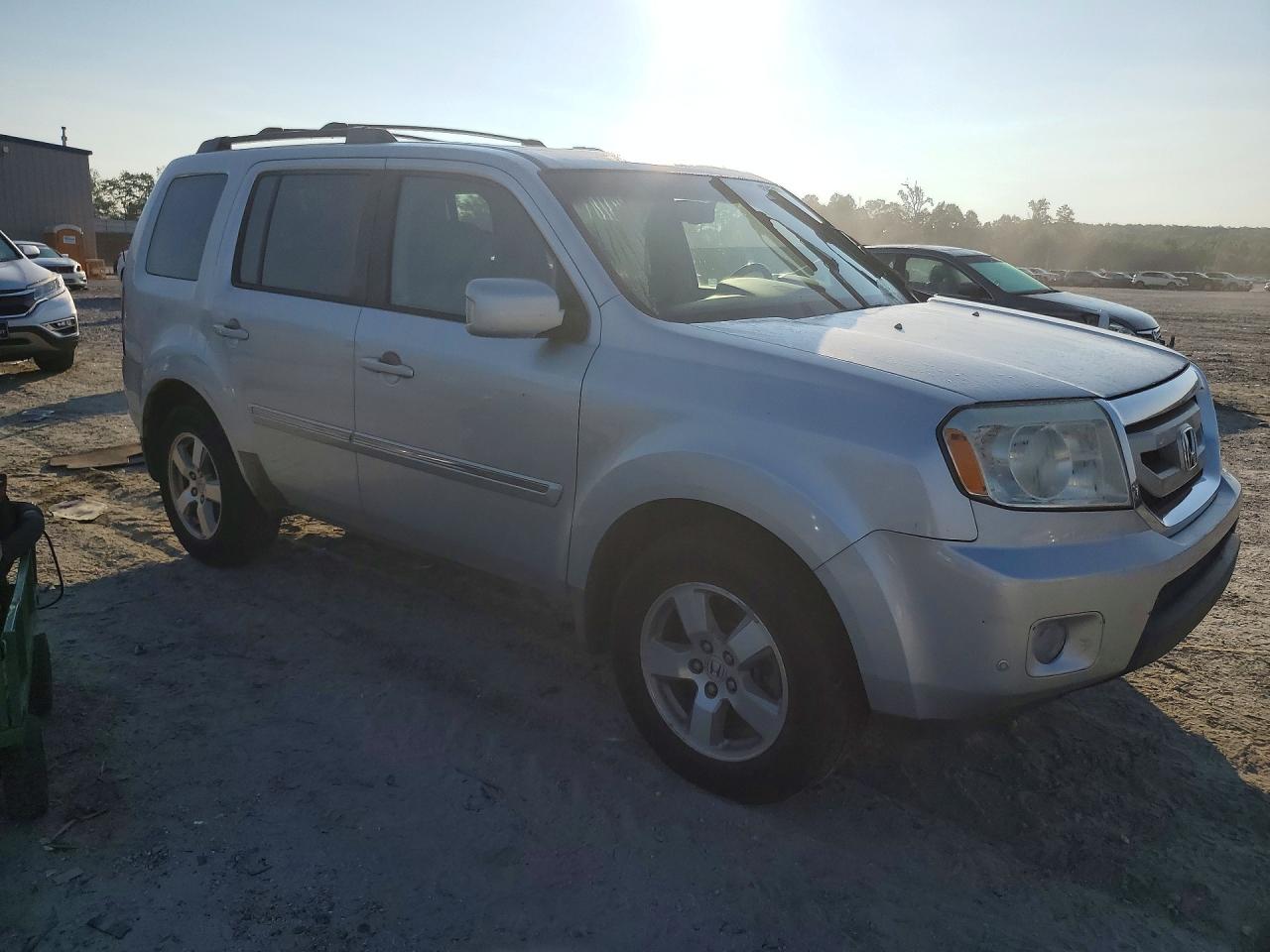 2009 Honda Pilot Touring Silver vin: 5FNYF38889B022470