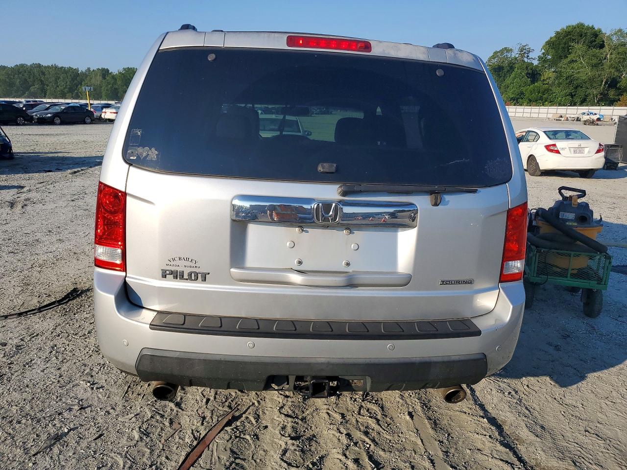 2009 Honda Pilot Touring Silver vin: 5FNYF38889B022470