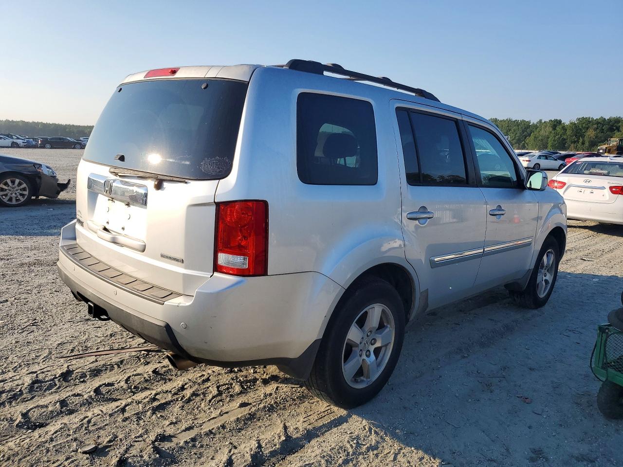 2009 Honda Pilot Touring Silver vin: 5FNYF38889B022470