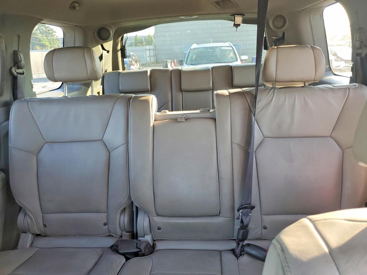 2009 Honda Pilot Touring Silver vin: 5FNYF38889B022470