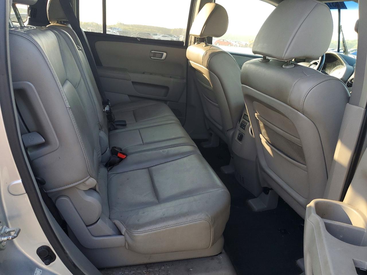 2009 Honda Pilot Touring Silver vin: 5FNYF38889B022470