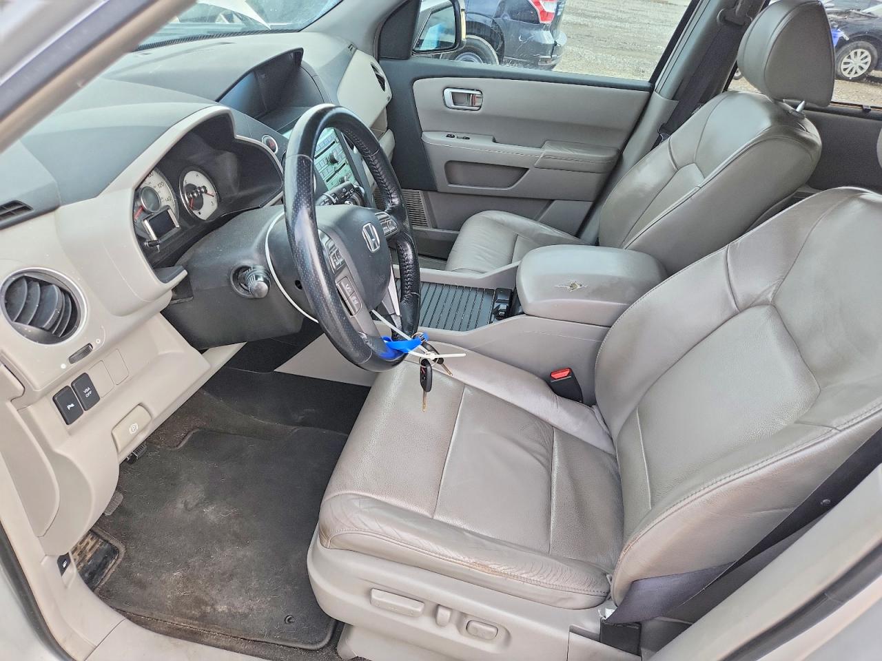 2009 Honda Pilot Touring Silver vin: 5FNYF38959B004341
