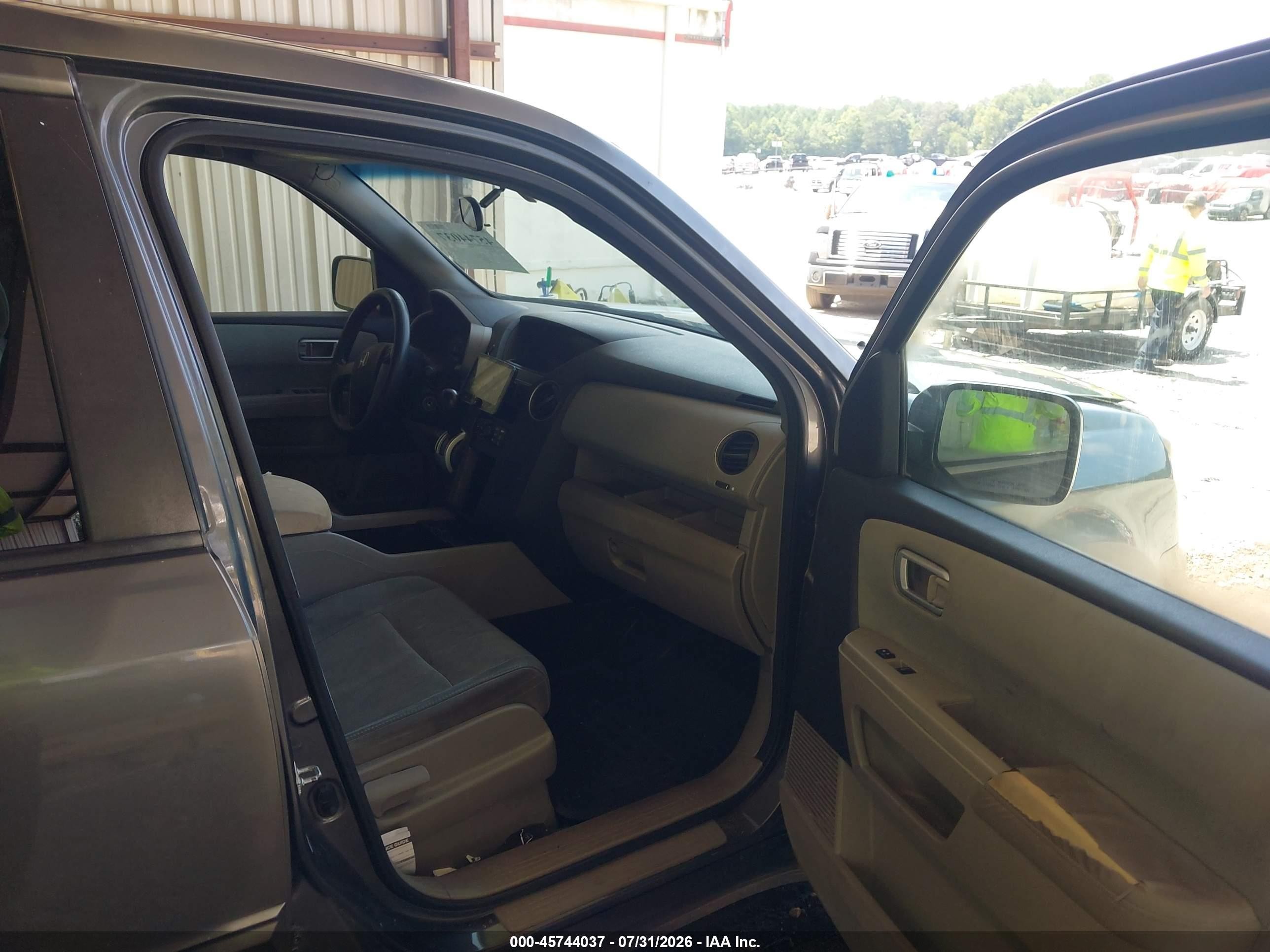 2011 Honda Pilot Lx Gray vin: 5FNYF3H20BB010430