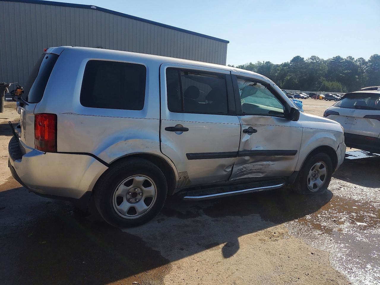 2011 Honda Pilot Lx Silver vin: 5FNYF3H20BB056744