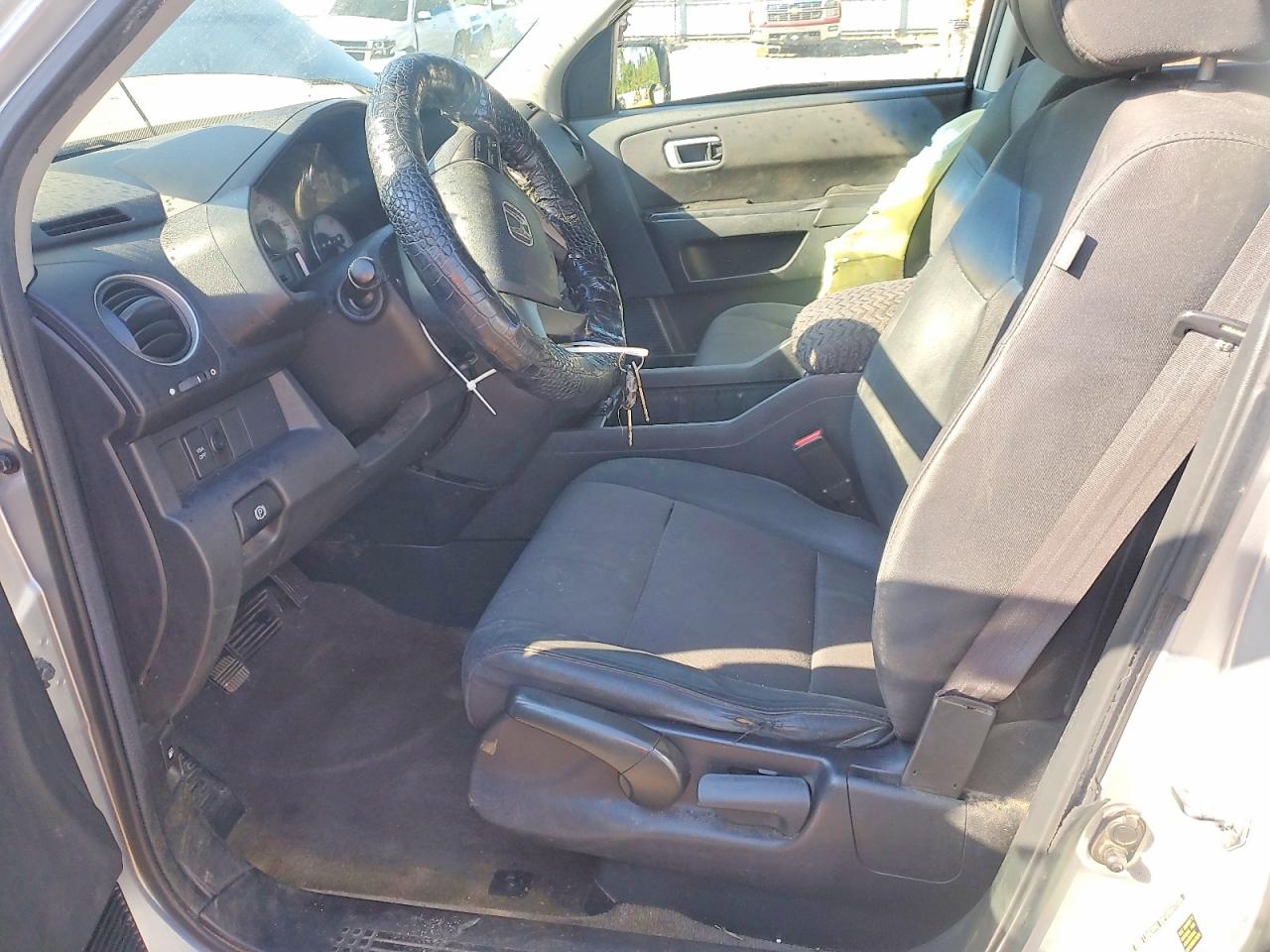 2011 Honda Pilot Lx Silver vin: 5FNYF3H20BB056744