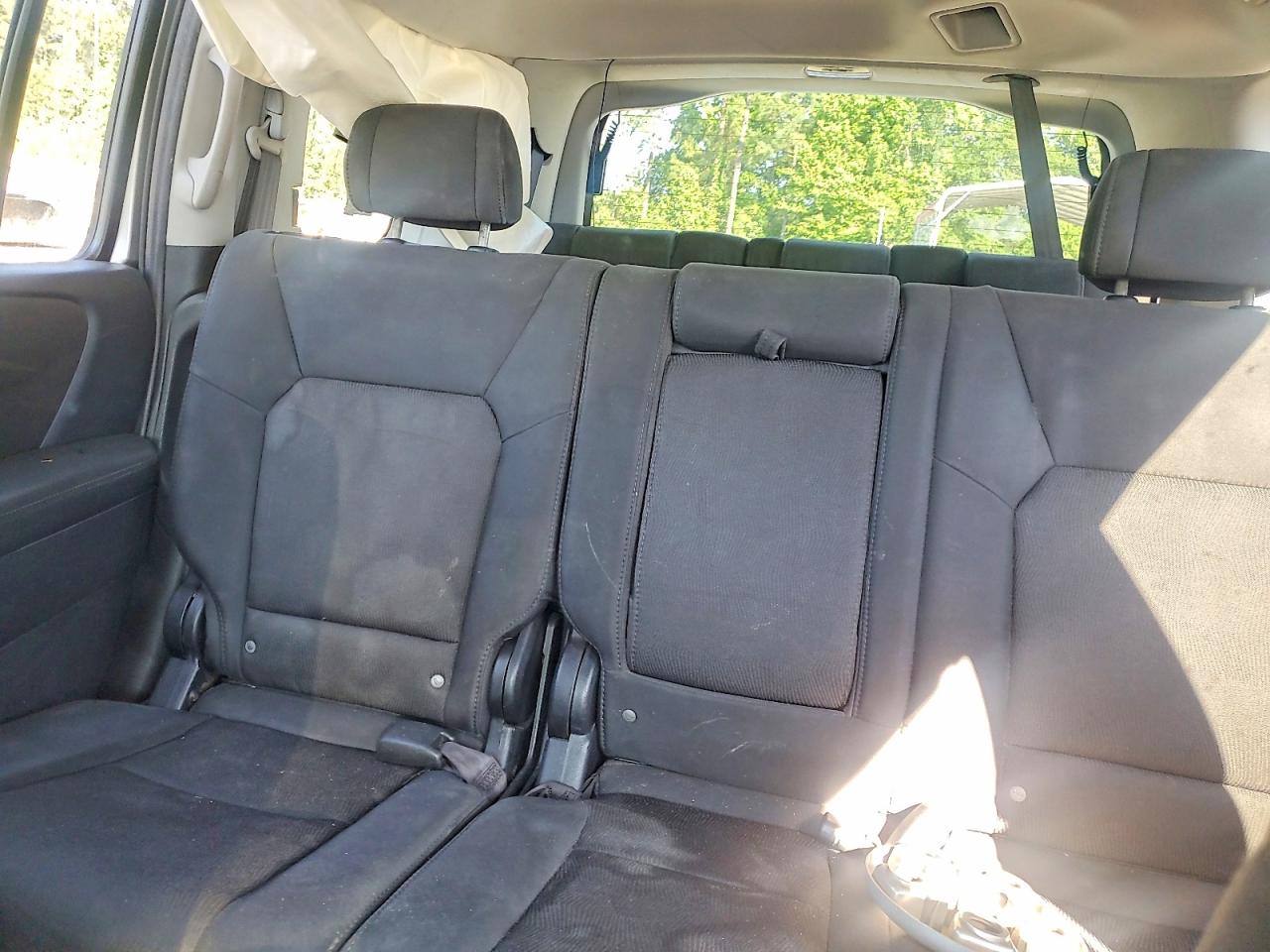 2011 Honda Pilot Lx Silver vin: 5FNYF3H20BB056744
