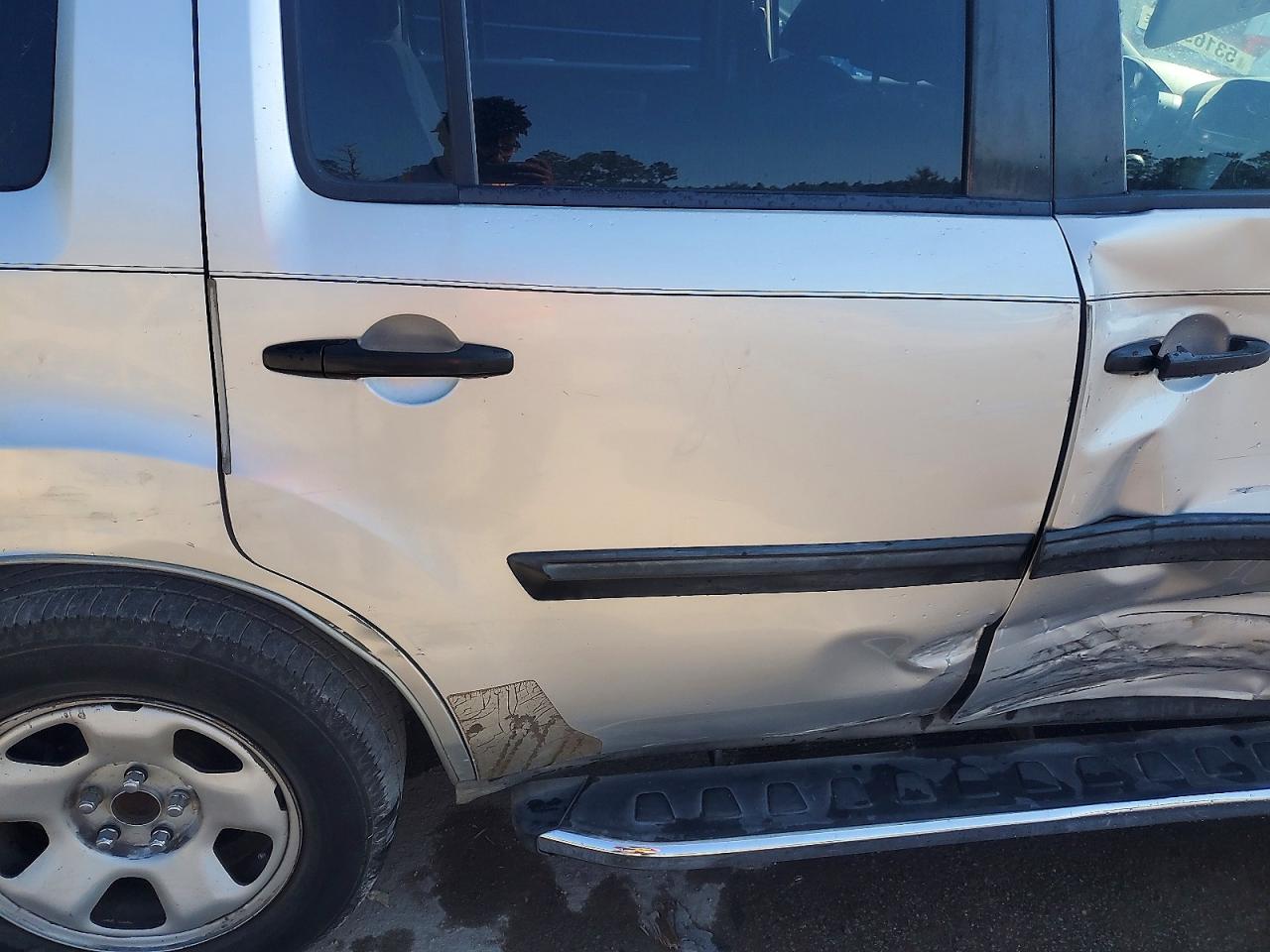 2011 Honda Pilot Lx Silver vin: 5FNYF3H20BB056744